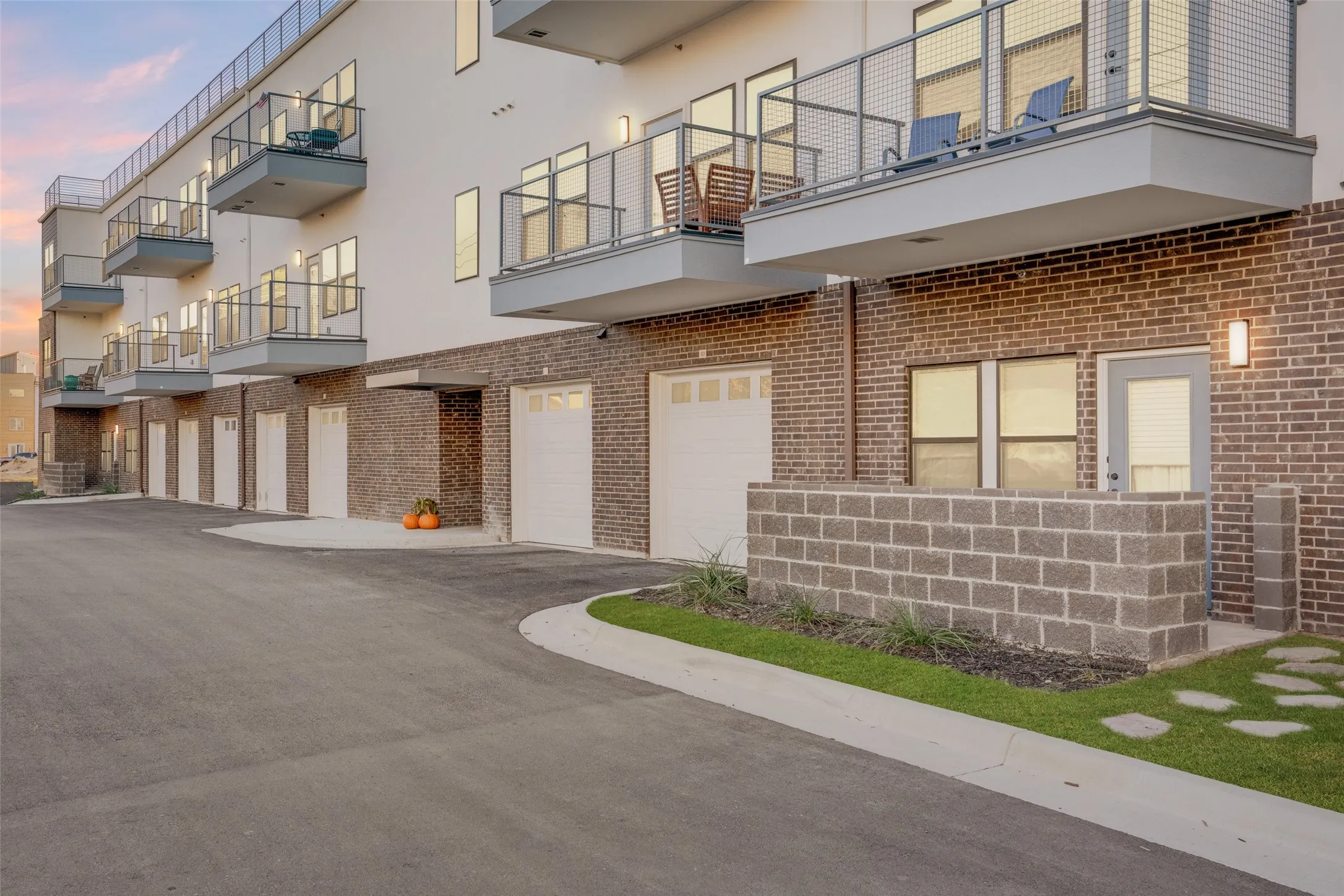 Apartment For Rent in Tarrant County , 209 Wimberly Street 1-109, Fort Worth, Texas 76107, 1 Bedroom, 1 Bathroom, Garage spaces, 730 Sqft, built in 2017, mls#21406316, Real Estate Agent in Fort Worth, Homes For Rent in Tarrant county, Homes For Rent in Fort Worth, Realtor in Fort Worth Texas, Real Estate Brokerage Independent Realty Texas, Luminita Cordes Realtor