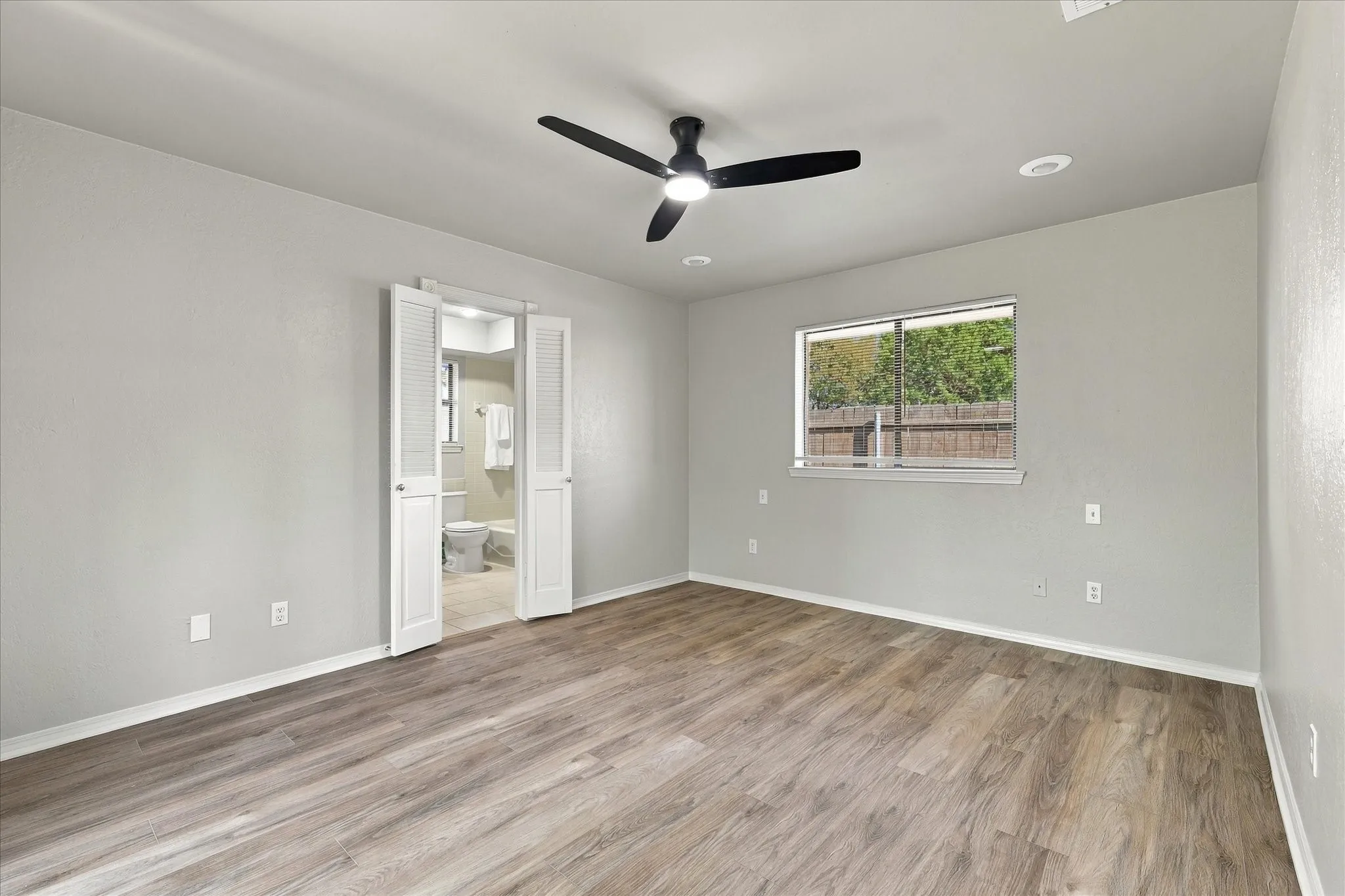 Single Family Residence For Sale in Denton County , 107 Creek Courts Drive, Trophy Club, Texas 76262, 4 Bedroom, 3 Bathroom, 2 Garage spaces, 1,986 Sqft, built in 1979, mls#21404985, Real Estate Agent in Trophy Club, Homes For Sale in Denton county, Homes For Sale in Trophy Club, Realtor in Trophy Club Texas, Real Estate Brokerage Independent Realty Texas, Luminita Cordes Realtor