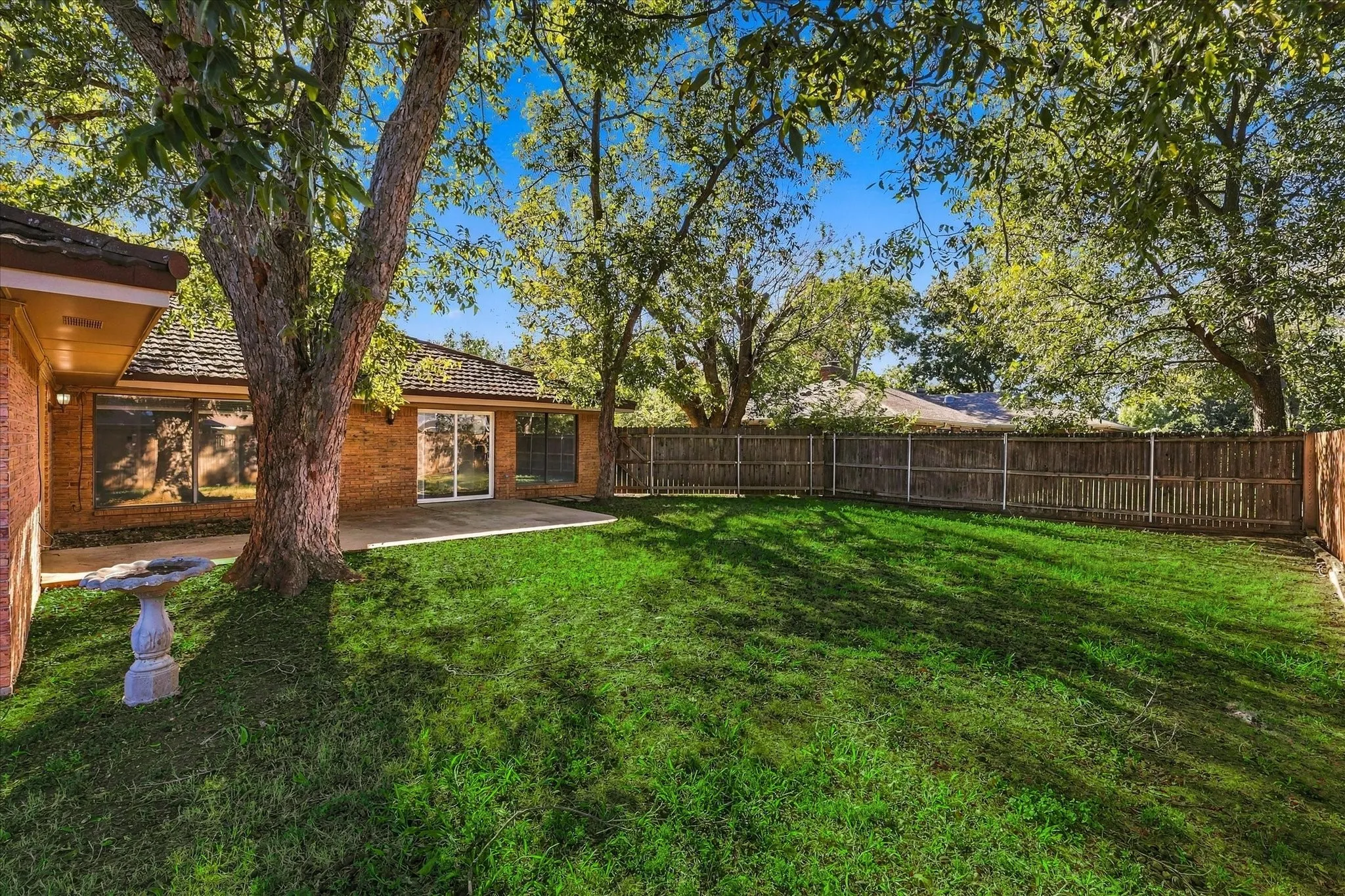 Single Family Residence For Sale in Denton County , 107 Creek Courts Drive, Trophy Club, Texas 76262, 4 Bedroom, 3 Bathroom, 2 Garage spaces, 1,986 Sqft, built in 1979, mls#21404985, Real Estate Agent in Trophy Club, Homes For Sale in Denton county, Homes For Sale in Trophy Club, Realtor in Trophy Club Texas, Real Estate Brokerage Independent Realty Texas, Luminita Cordes Realtor