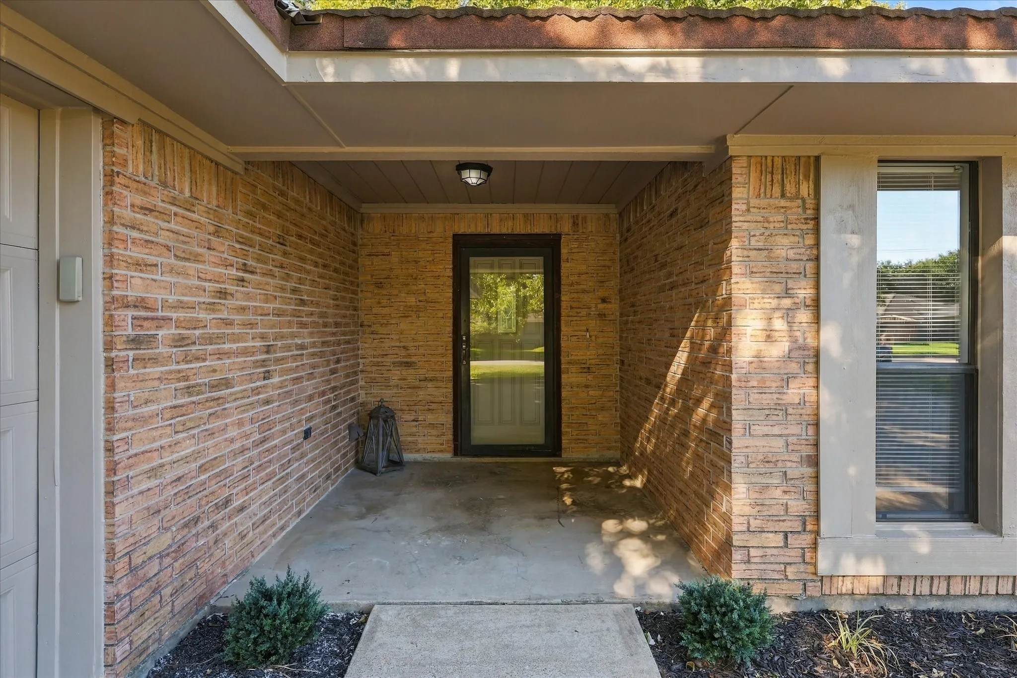 Single Family Residence For Sale in Denton County , 107 Creek Courts Drive, Trophy Club, Texas 76262, 4 Bedroom, 3 Bathroom, 2 Garage spaces, 1,986 Sqft, built in 1979, mls#21404985, Real Estate Agent in Trophy Club, Homes For Sale in Denton county, Homes For Sale in Trophy Club, Realtor in Trophy Club Texas, Real Estate Brokerage Independent Realty Texas, Luminita Cordes Realtor
