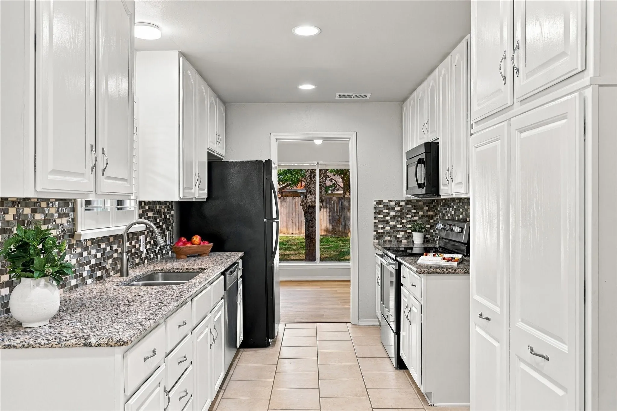 Single Family Residence For Sale in Denton County , 107 Creek Courts Drive, Trophy Club, Texas 76262, 4 Bedroom, 3 Bathroom, 2 Garage spaces, 1,986 Sqft, built in 1979, mls#21404985, Real Estate Agent in Trophy Club, Homes For Sale in Denton county, Homes For Sale in Trophy Club, Realtor in Trophy Club Texas, Real Estate Brokerage Independent Realty Texas, Luminita Cordes Realtor