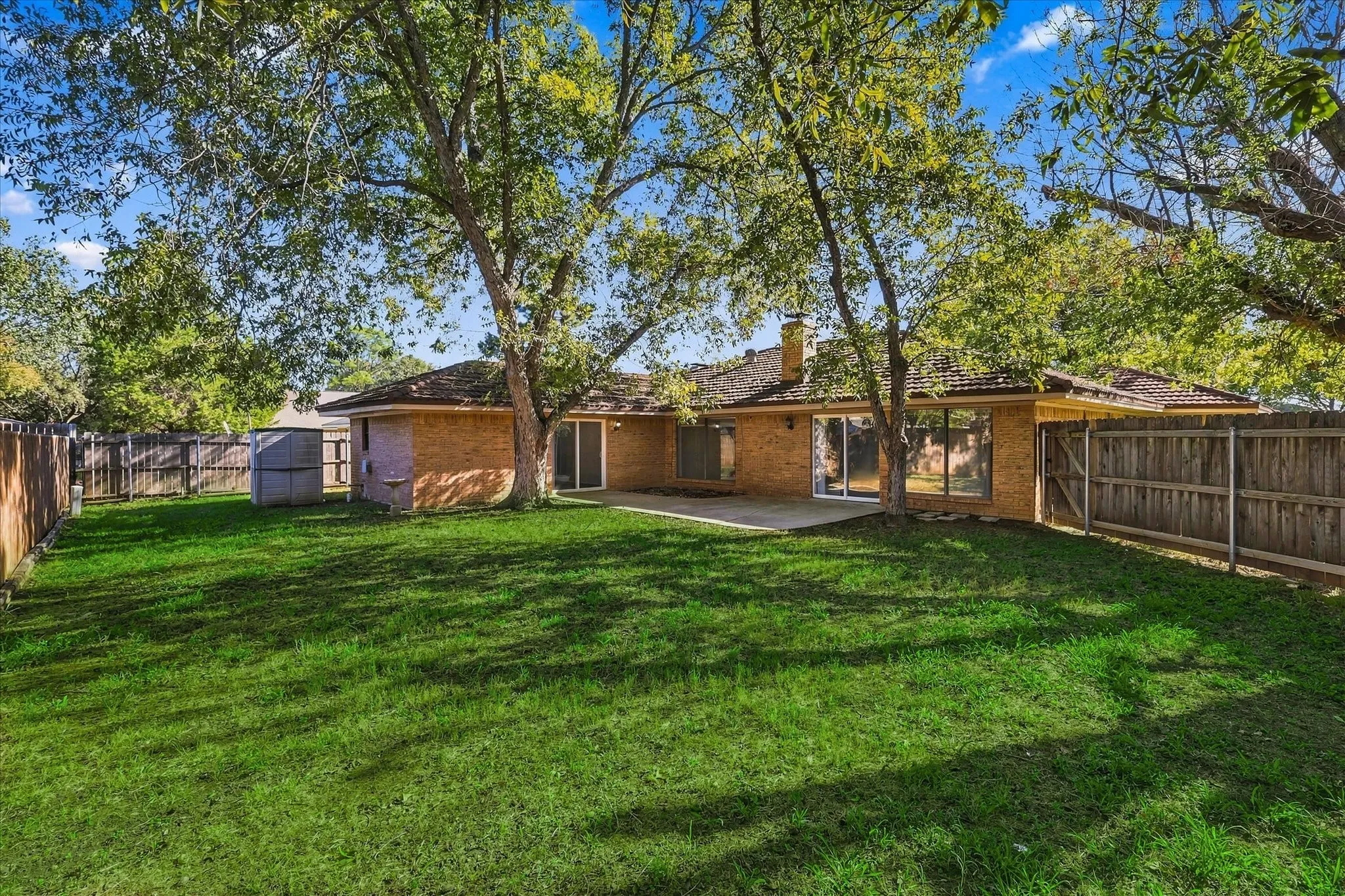 Single Family Residence For Sale in Denton County , 107 Creek Courts Drive, Trophy Club, Texas 76262, 4 Bedroom, 3 Bathroom, 2 Garage spaces, 1,986 Sqft, built in 1979, mls#21404985, Real Estate Agent in Trophy Club, Homes For Sale in Denton county, Homes For Sale in Trophy Club, Realtor in Trophy Club Texas, Real Estate Brokerage Independent Realty Texas, Luminita Cordes Realtor