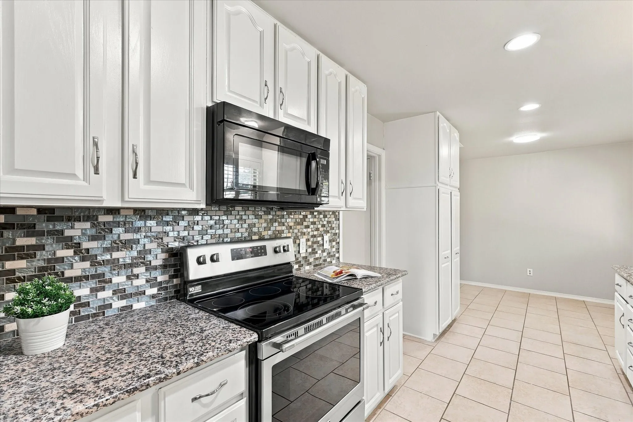 Single Family Residence For Sale in Denton County , 107 Creek Courts Drive, Trophy Club, Texas 76262, 4 Bedroom, 3 Bathroom, 2 Garage spaces, 1,986 Sqft, built in 1979, mls#21404985, Real Estate Agent in Trophy Club, Homes For Sale in Denton county, Homes For Sale in Trophy Club, Realtor in Trophy Club Texas, Real Estate Brokerage Independent Realty Texas, Luminita Cordes Realtor