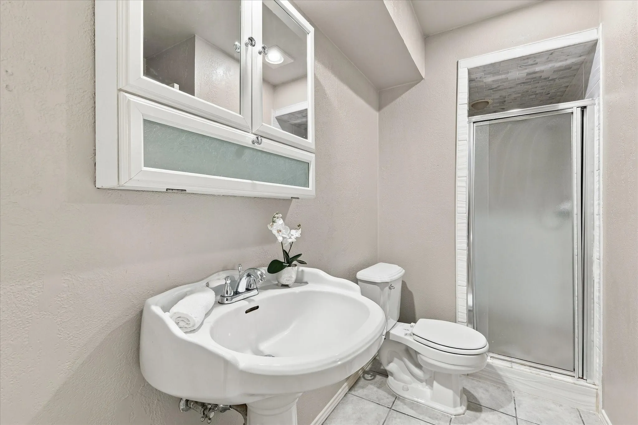 Single Family Residence For Sale in Denton County , 107 Creek Courts Drive, Trophy Club, Texas 76262, 4 Bedroom, 3 Bathroom, 2 Garage spaces, 1,986 Sqft, built in 1979, mls#21404985, Real Estate Agent in Trophy Club, Homes For Sale in Denton county, Homes For Sale in Trophy Club, Realtor in Trophy Club Texas, Real Estate Brokerage Independent Realty Texas, Luminita Cordes Realtor