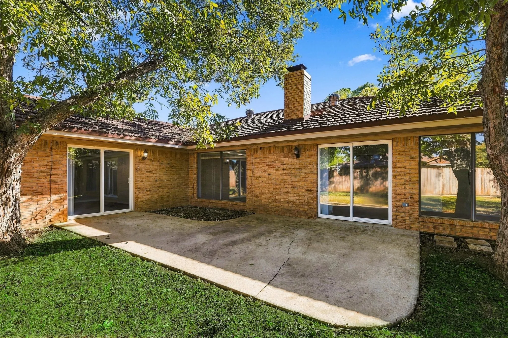 Single Family Residence For Sale in Denton County , 107 Creek Courts Drive, Trophy Club, Texas 76262, 4 Bedroom, 3 Bathroom, 2 Garage spaces, 1,986 Sqft, built in 1979, mls#21404985, Real Estate Agent in Trophy Club, Homes For Sale in Denton county, Homes For Sale in Trophy Club, Realtor in Trophy Club Texas, Real Estate Brokerage Independent Realty Texas, Luminita Cordes Realtor
