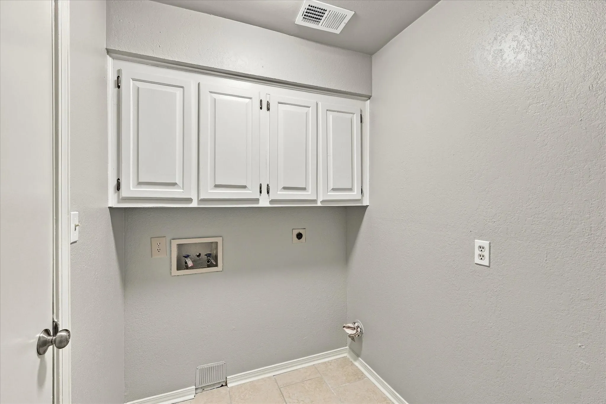 Single Family Residence For Sale in Denton County , 107 Creek Courts Drive, Trophy Club, Texas 76262, 4 Bedroom, 3 Bathroom, 2 Garage spaces, 1,986 Sqft, built in 1979, mls#21404985, Real Estate Agent in Trophy Club, Homes For Sale in Denton county, Homes For Sale in Trophy Club, Realtor in Trophy Club Texas, Real Estate Brokerage Independent Realty Texas, Luminita Cordes Realtor
