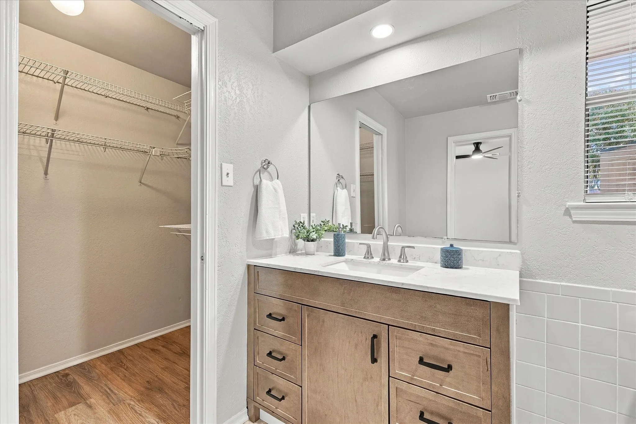 Single Family Residence For Sale in Denton County , 107 Creek Courts Drive, Trophy Club, Texas 76262, 4 Bedroom, 3 Bathroom, 2 Garage spaces, 1,986 Sqft, built in 1979, mls#21404985, Real Estate Agent in Trophy Club, Homes For Sale in Denton county, Homes For Sale in Trophy Club, Realtor in Trophy Club Texas, Real Estate Brokerage Independent Realty Texas, Luminita Cordes Realtor