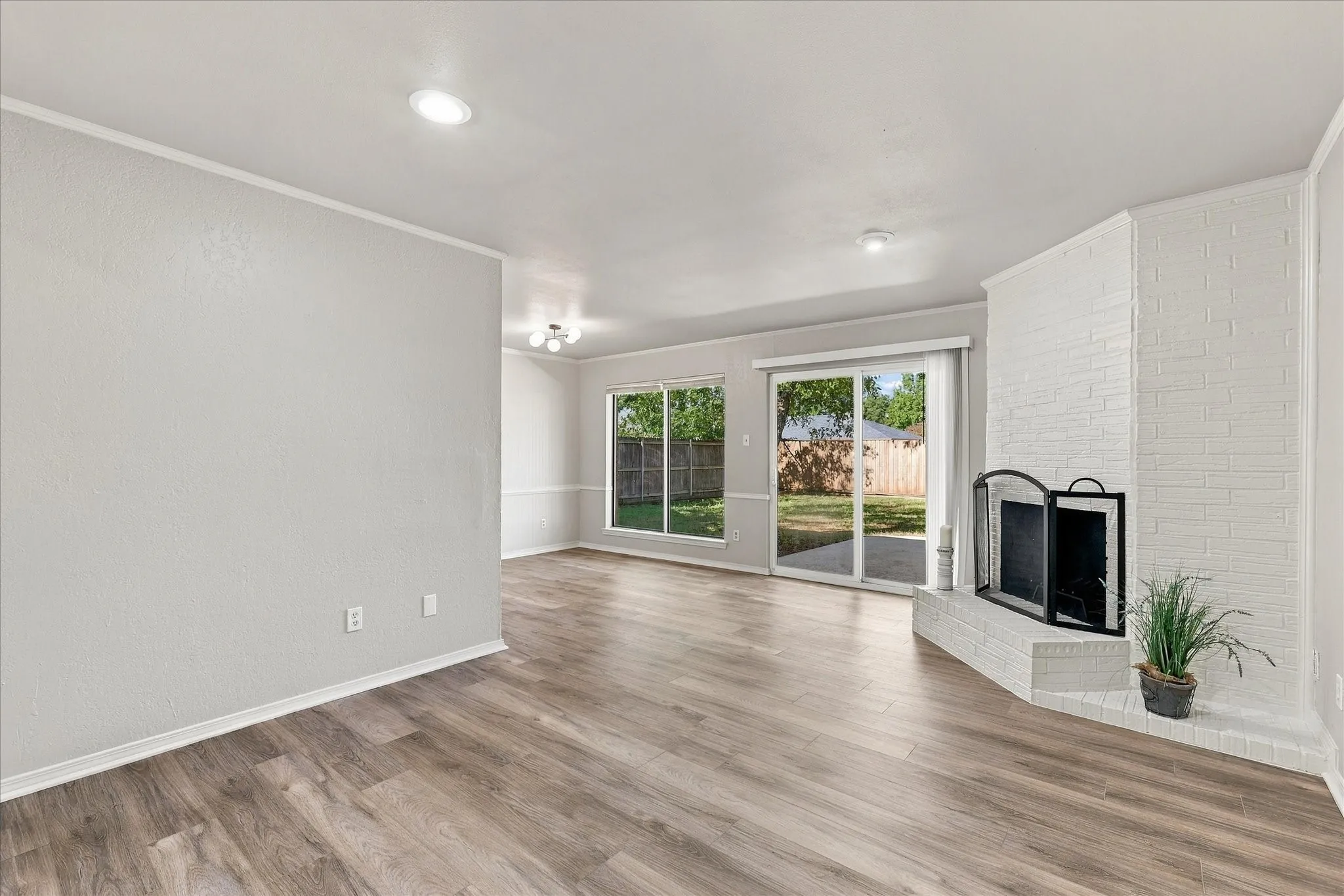 Single Family Residence For Sale in Denton County , 107 Creek Courts Drive, Trophy Club, Texas 76262, 4 Bedroom, 3 Bathroom, 2 Garage spaces, 1,986 Sqft, built in 1979, mls#21404985, Real Estate Agent in Trophy Club, Homes For Sale in Denton county, Homes For Sale in Trophy Club, Realtor in Trophy Club Texas, Real Estate Brokerage Independent Realty Texas, Luminita Cordes Realtor