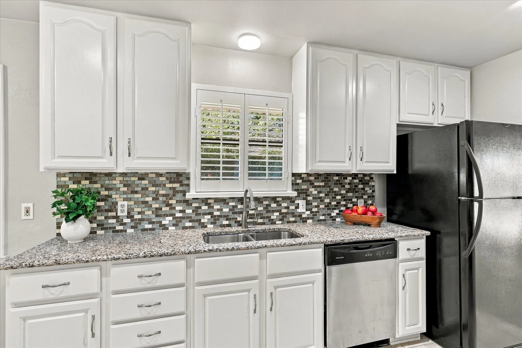Single Family Residence For Sale in Denton County , 107 Creek Courts Drive, Trophy Club, Texas 76262, 4 Bedroom, 3 Bathroom, 2 Garage spaces, 1,986 Sqft, built in 1979, mls#21404985, Real Estate Agent in Trophy Club, Homes For Sale in Denton county, Homes For Sale in Trophy Club, Realtor in Trophy Club Texas, Real Estate Brokerage Independent Realty Texas, Luminita Cordes Realtor