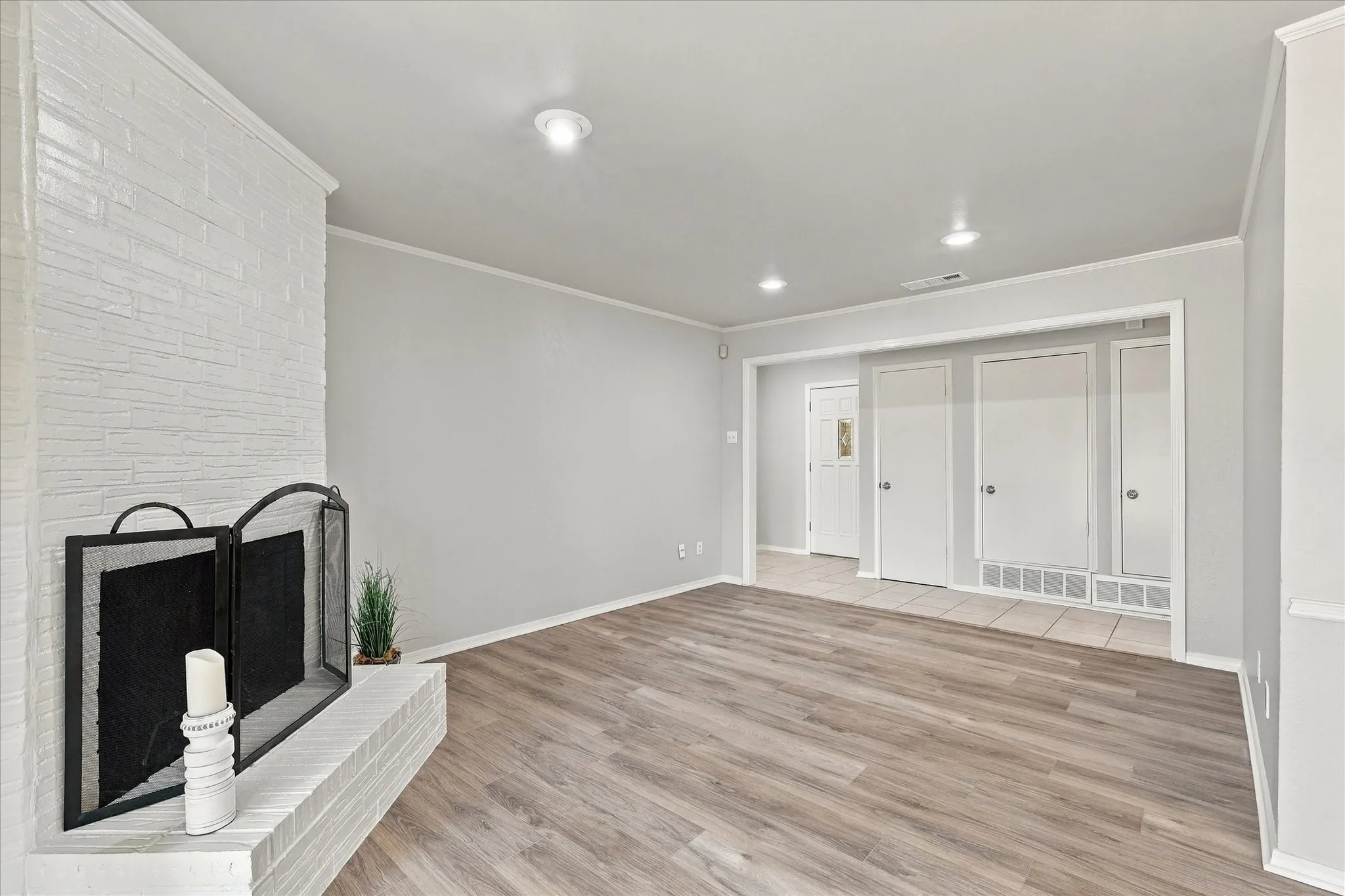 Single Family Residence For Sale in Denton County , 107 Creek Courts Drive, Trophy Club, Texas 76262, 4 Bedroom, 3 Bathroom, 2 Garage spaces, 1,986 Sqft, built in 1979, mls#21404985, Real Estate Agent in Trophy Club, Homes For Sale in Denton county, Homes For Sale in Trophy Club, Realtor in Trophy Club Texas, Real Estate Brokerage Independent Realty Texas, Luminita Cordes Realtor