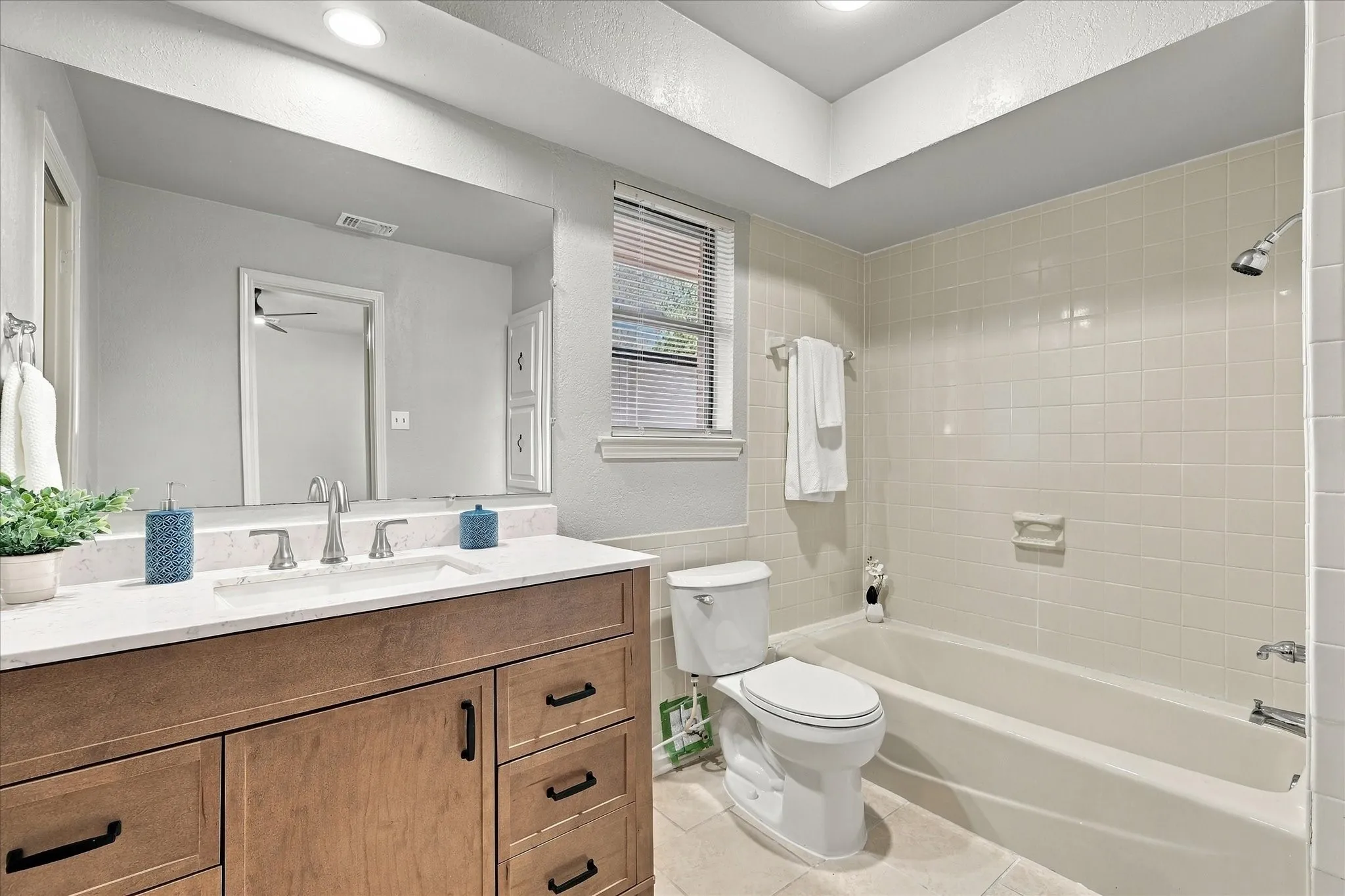 Single Family Residence For Sale in Denton County , 107 Creek Courts Drive, Trophy Club, Texas 76262, 4 Bedroom, 3 Bathroom, 2 Garage spaces, 1,986 Sqft, built in 1979, mls#21404985, Real Estate Agent in Trophy Club, Homes For Sale in Denton county, Homes For Sale in Trophy Club, Realtor in Trophy Club Texas, Real Estate Brokerage Independent Realty Texas, Luminita Cordes Realtor
