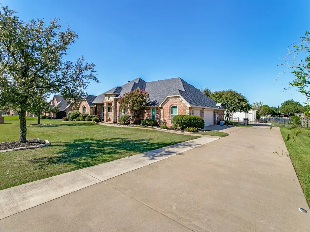 Single Family Residence For Sale in Tarrant County , 508 Singing Quail Trail, Haslet, Texas 76052, 4 Bedroom, 2 Bathroom, 5 Garage spaces, 3,251 Sqft, built in 2001, mls#21392729, Real Estate Agent in Haslet, Homes For Sale in Tarrant county, Homes For Sale in Haslet, Realtor in Haslet Texas, Real Estate Brokerage Independent Realty Texas, Luminita Cordes Realtor