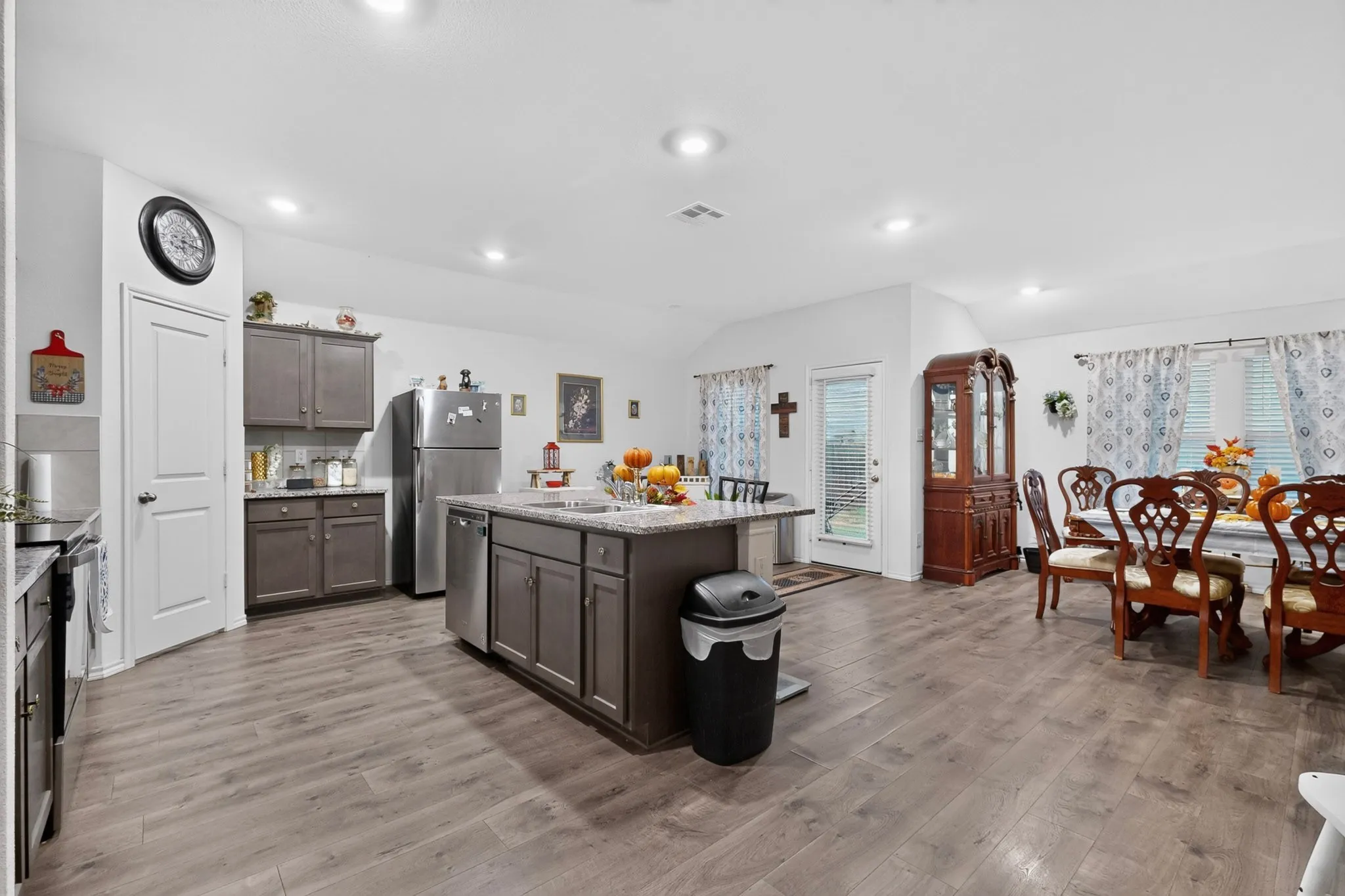 Single Family Residence For Sale in Collin County , 728 Meadow Creek Lane, Royse City, Texas 75189, 4 Bedroom, 2 Bathroom, 2 Garage spaces, 1,577 Sqft, built in 2020, mls#21389002, Real Estate Agent in Royse City, Homes For Sale in Collin county, Homes For Sale in Royse City, Realtor in Royse City Texas, Real Estate Brokerage Independent Realty Texas, Luminita Cordes Realtor