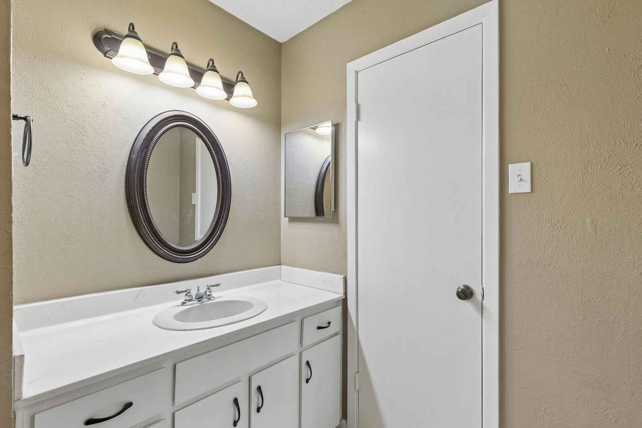 Single Family Residence For Rent in Dallas County , 1806 Lakecrest Court, Carrollton, Texas 75006, 3 Bedroom, 3 Bathroom, 2 Garage spaces, 2,192 Sqft, built in 1972, mls#21404604, Real Estate Agent in Carrollton, Homes For Rent in Dallas county, Homes For Rent in Carrollton, Realtor in Carrollton Texas, Real Estate Brokerage Independent Realty Texas, Luminita Cordes Realtor
