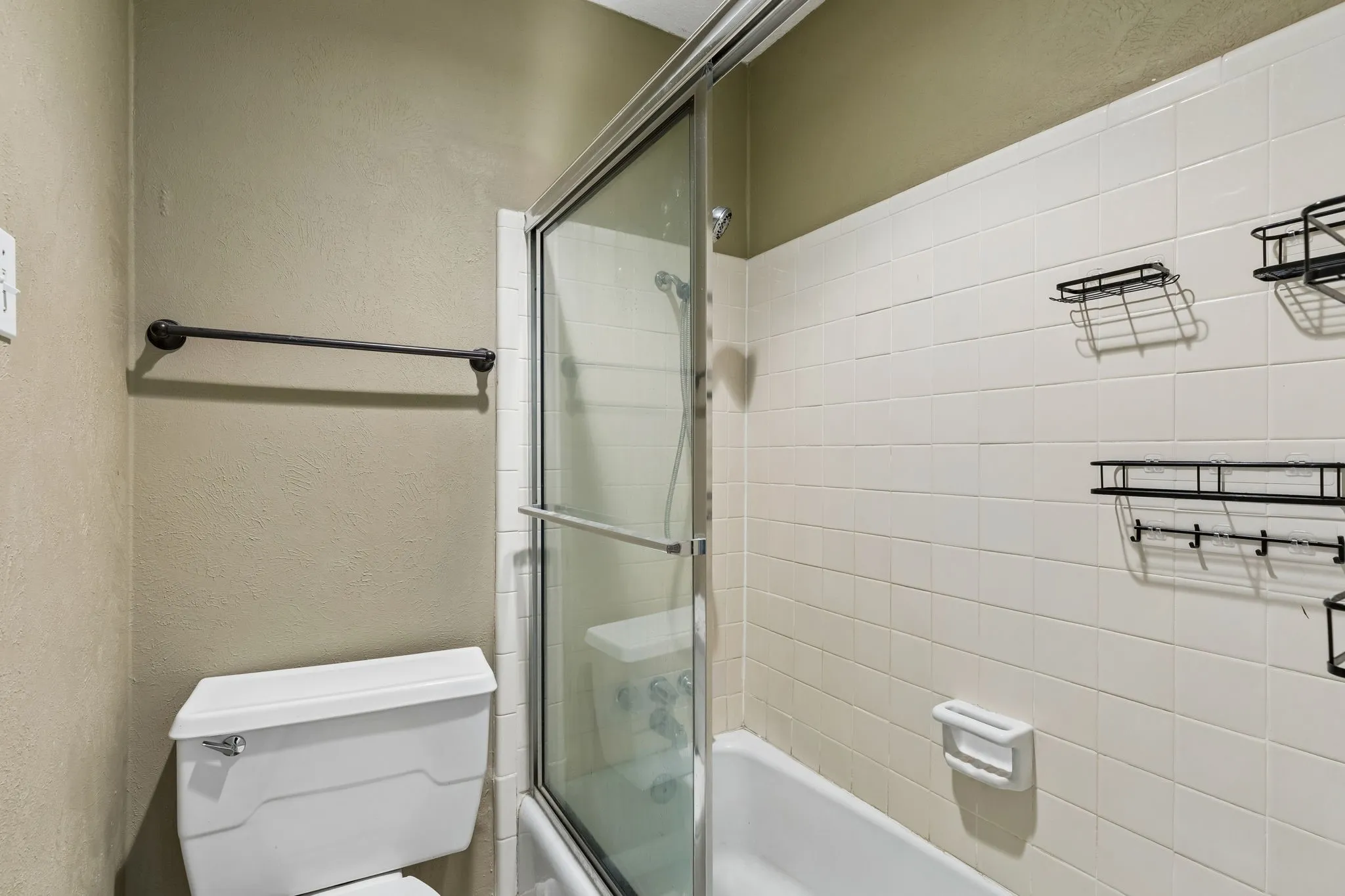 Single Family Residence For Rent in Dallas County , 1806 Lakecrest Court, Carrollton, Texas 75006, 3 Bedroom, 3 Bathroom, 2 Garage spaces, 2,192 Sqft, built in 1972, mls#21404604, Real Estate Agent in Carrollton, Homes For Rent in Dallas county, Homes For Rent in Carrollton, Realtor in Carrollton Texas, Real Estate Brokerage Independent Realty Texas, Luminita Cordes Realtor