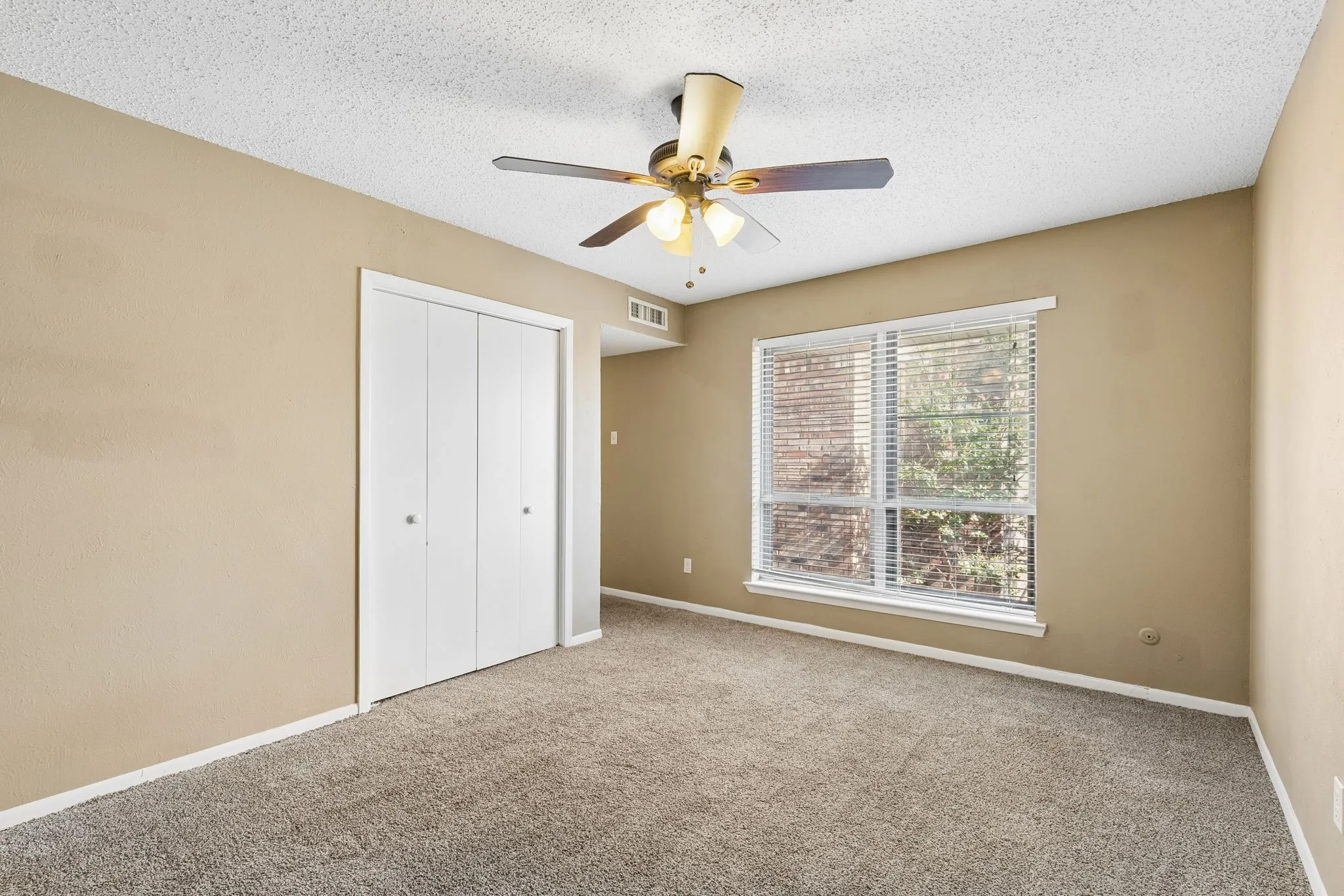 Single Family Residence For Rent in Dallas County , 1806 Lakecrest Court, Carrollton, Texas 75006, 3 Bedroom, 3 Bathroom, 2 Garage spaces, 2,192 Sqft, built in 1972, mls#21404604, Real Estate Agent in Carrollton, Homes For Rent in Dallas county, Homes For Rent in Carrollton, Realtor in Carrollton Texas, Real Estate Brokerage Independent Realty Texas, Luminita Cordes Realtor
