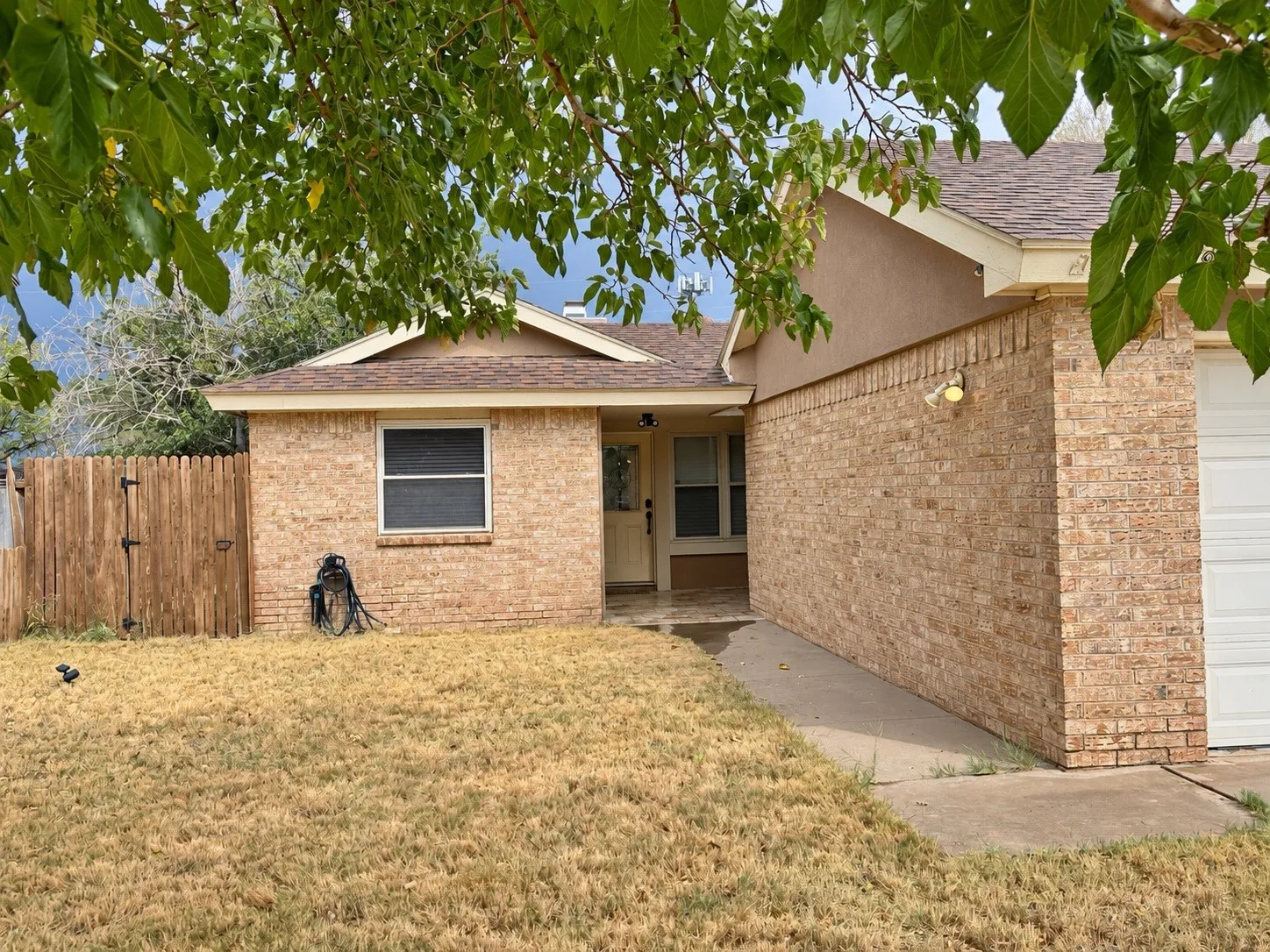 Single Family Residence For Sale in Ector County , 1532 Alameda Avenue, Odessa, Texas 79763, 3 Bedroom, 2 Bathroom, 2 Garage spaces, 1,278 Sqft, built in 1984, mls#21403226, Real Estate Agent in Odessa, Homes For Sale in Ector county, Homes For Sale in Odessa, Realtor in Odessa Texas, Real Estate Brokerage Independent Realty Texas, Luminita Cordes Realtor