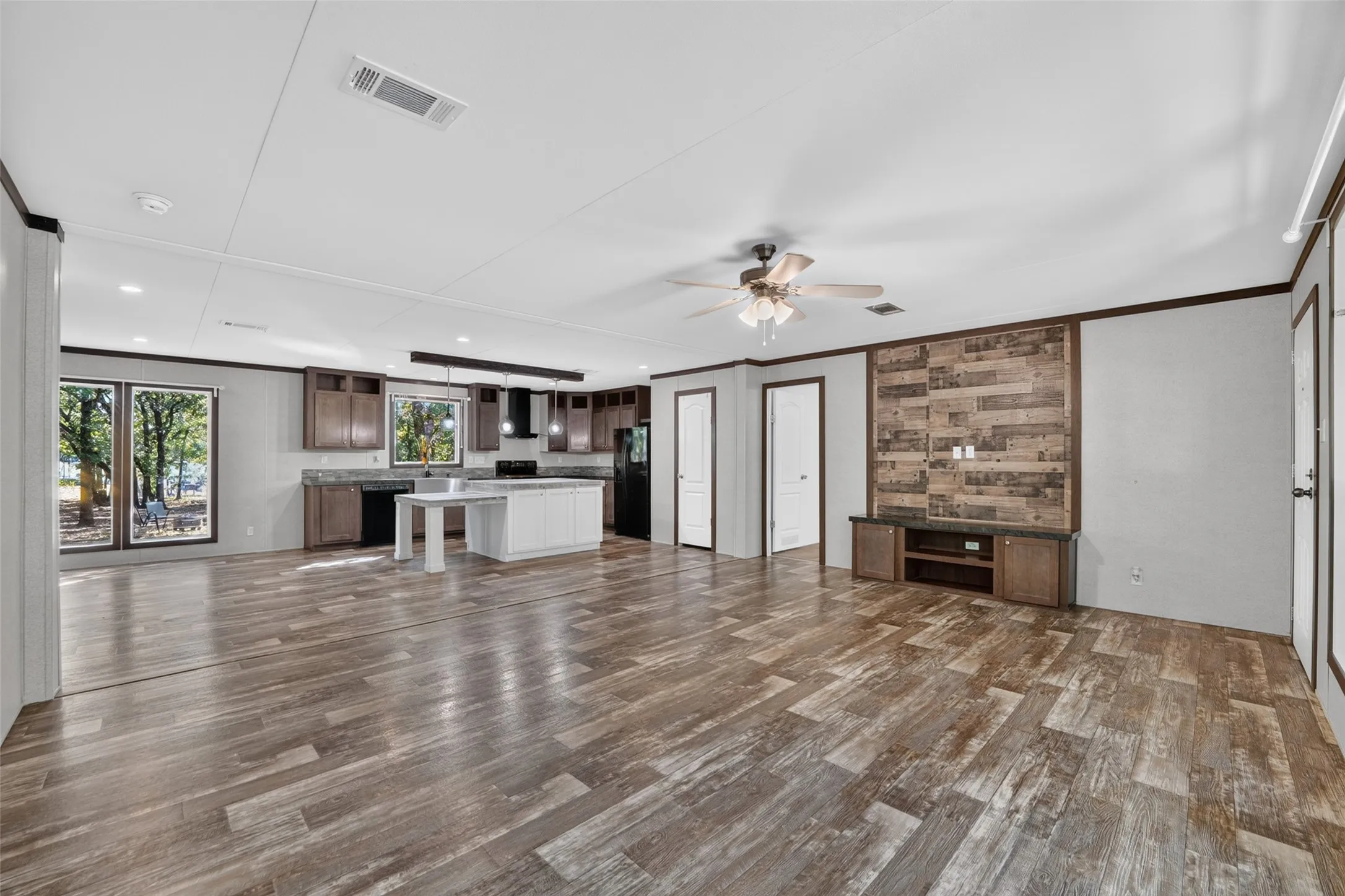Manufactured Home For Sale in Parker County , 145 Adalida Lane, Springtown, Texas 76082, 4 Bedroom, 2 Bathroom, 4 Garage spaces, 2,048 Sqft, built in 2020, mls#21406225, Real Estate Agent in Springtown, Homes For Sale in Parker county, Homes For Sale in Springtown, Realtor in Springtown Texas, Real Estate Brokerage Independent Realty Texas, Luminita Cordes Realtor