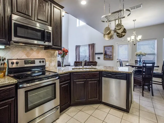 Townhouse For Rent in Collin County , 6541 Federal Hall Street, Plano, Texas 75023, 2 Bedroom, 3 Bathroom, 2 Garage spaces, 1,353 Sqft, built in 2013, mls#21406329, Real Estate Agent in Plano, Homes For Rent in Collin county, Homes For Rent in Plano, Realtor in Plano Texas, Real Estate Brokerage Independent Realty Texas, Luminita Cordes Realtor