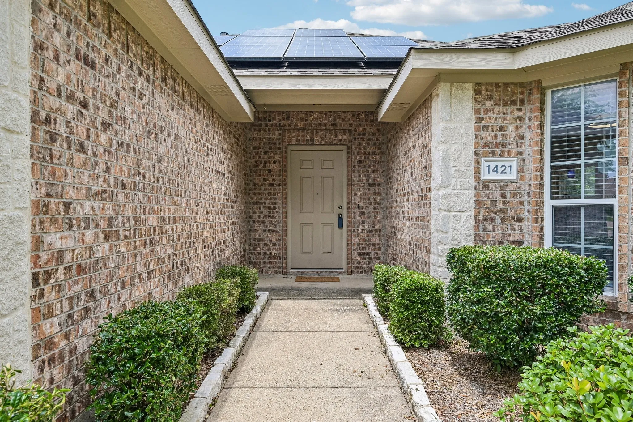 Single Family Residence For Sale in Kaufman County , 1421 Vista Ridge Drive, Forney, Texas 75126, 3 Bedroom, 2 Bathroom, 2 Garage spaces, 1,857 Sqft, built in 2005, mls#21406343, Real Estate Agent in Forney, Homes For Sale in Kaufman county, Homes For Sale in Forney, Realtor in Forney Texas, Real Estate Brokerage Independent Realty Texas, Luminita Cordes Realtor