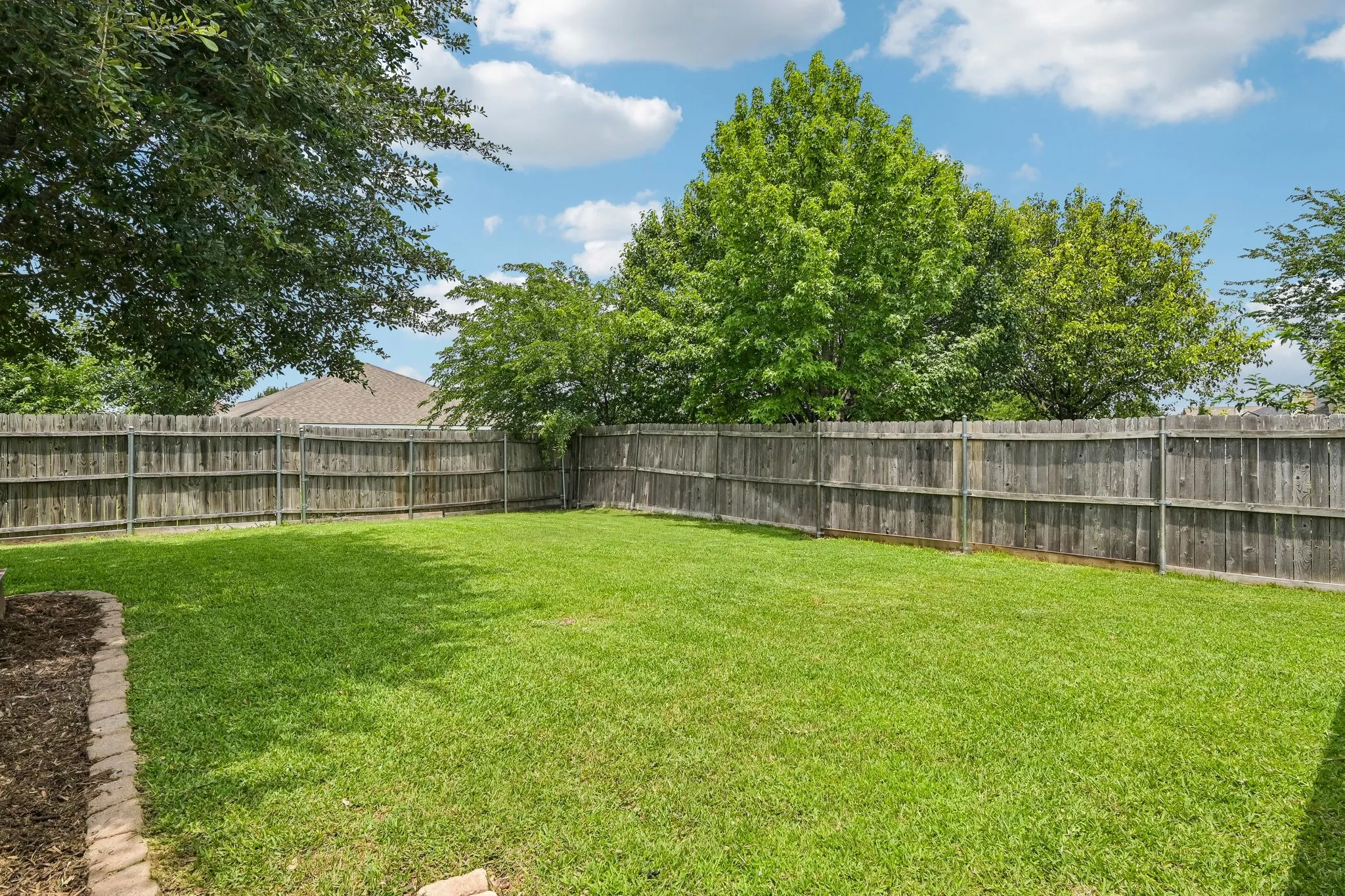 Single Family Residence For Sale in Kaufman County , 1421 Vista Ridge Drive, Forney, Texas 75126, 3 Bedroom, 2 Bathroom, 2 Garage spaces, 1,857 Sqft, built in 2005, mls#21406343, Real Estate Agent in Forney, Homes For Sale in Kaufman county, Homes For Sale in Forney, Realtor in Forney Texas, Real Estate Brokerage Independent Realty Texas, Luminita Cordes Realtor