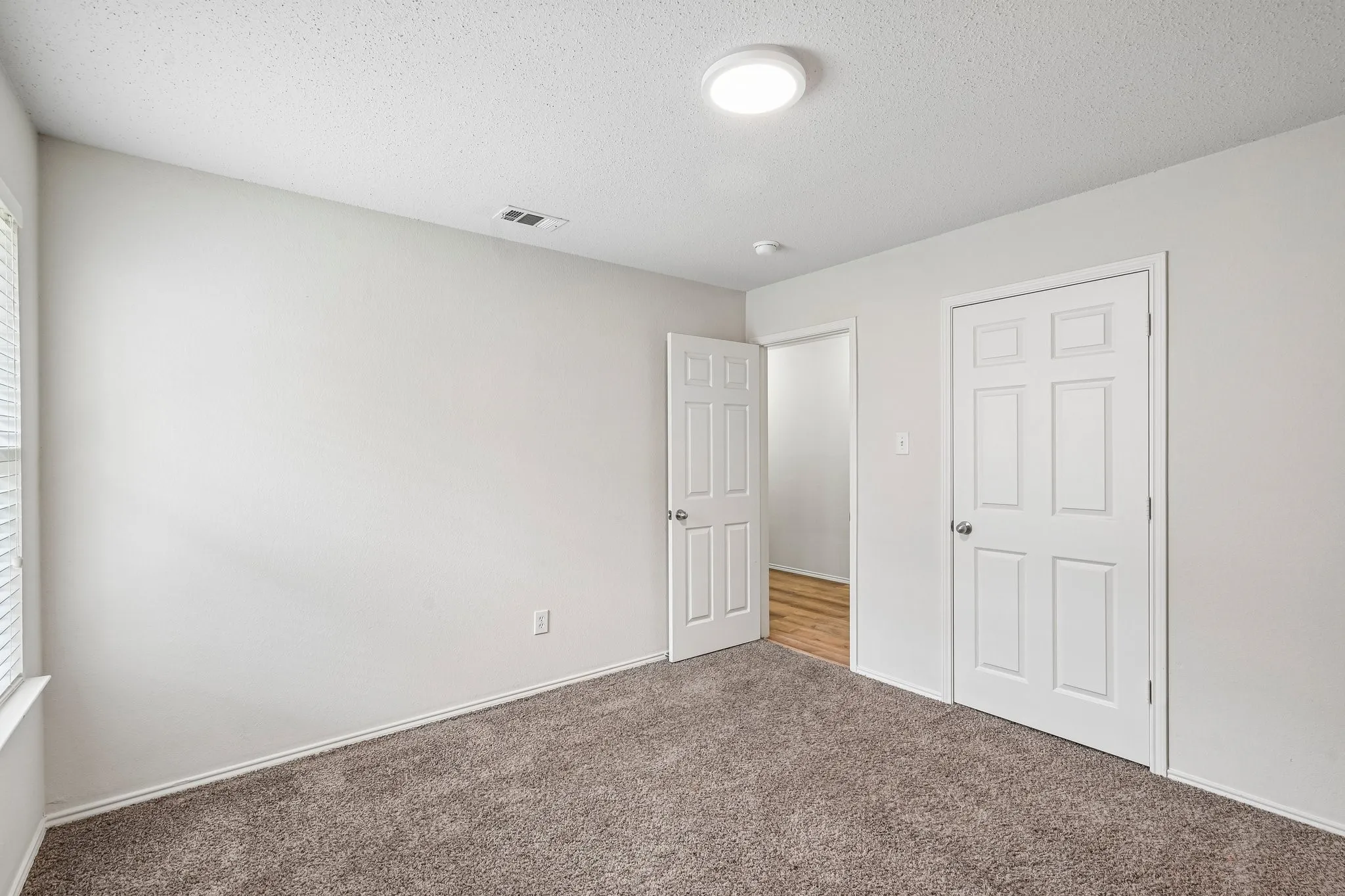 Single Family Residence For Sale in Kaufman County , 1421 Vista Ridge Drive, Forney, Texas 75126, 3 Bedroom, 2 Bathroom, 2 Garage spaces, 1,857 Sqft, built in 2005, mls#21406343, Real Estate Agent in Forney, Homes For Sale in Kaufman county, Homes For Sale in Forney, Realtor in Forney Texas, Real Estate Brokerage Independent Realty Texas, Luminita Cordes Realtor