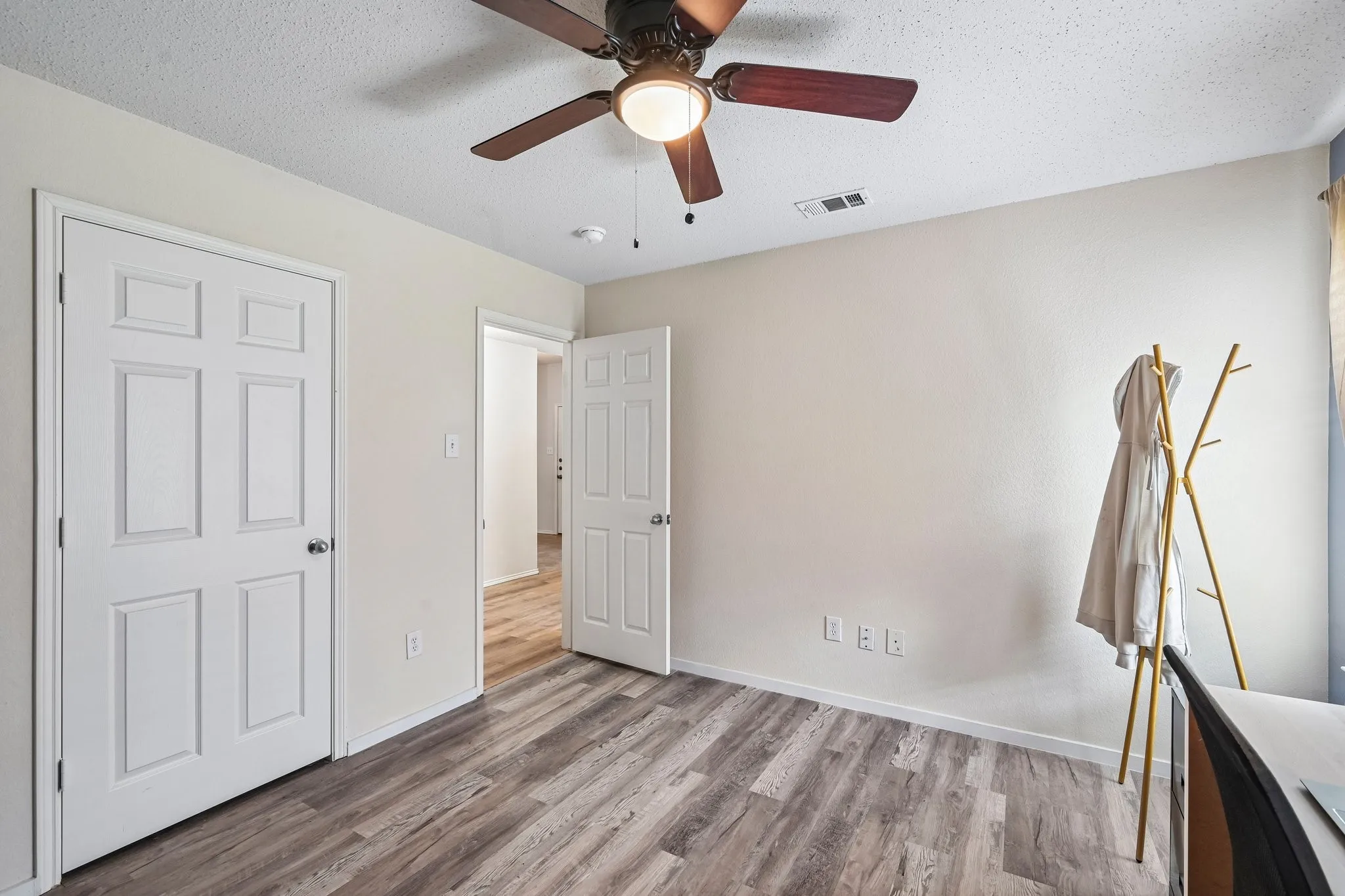 Single Family Residence For Sale in Kaufman County , 1421 Vista Ridge Drive, Forney, Texas 75126, 3 Bedroom, 2 Bathroom, 2 Garage spaces, 1,857 Sqft, built in 2005, mls#21406343, Real Estate Agent in Forney, Homes For Sale in Kaufman county, Homes For Sale in Forney, Realtor in Forney Texas, Real Estate Brokerage Independent Realty Texas, Luminita Cordes Realtor