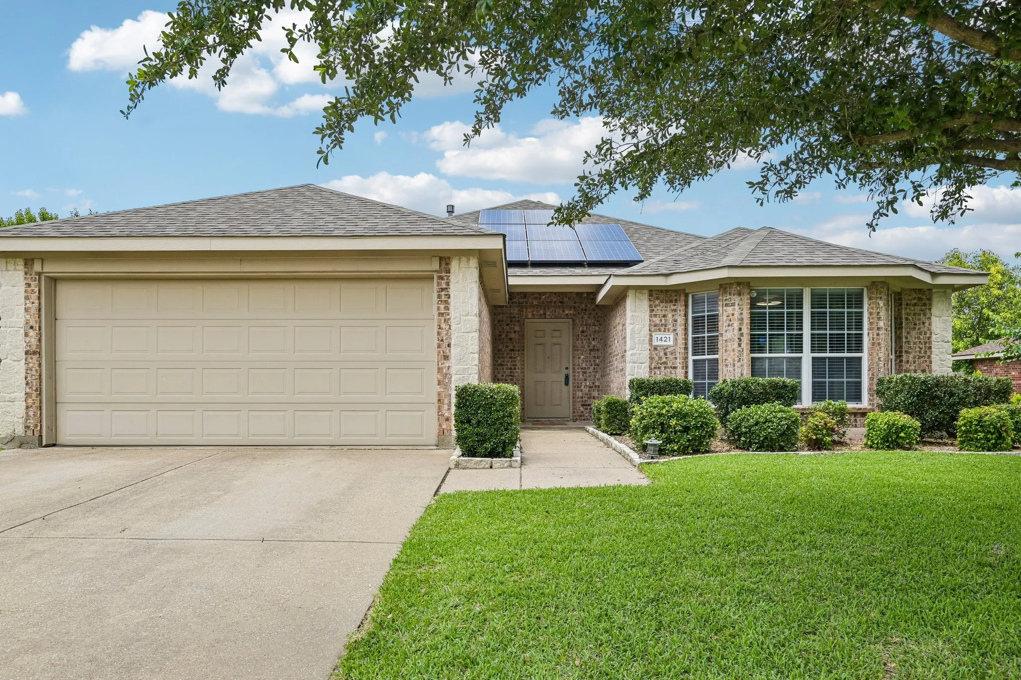 Single Family Residence For Sale in Kaufman County , 1421 Vista Ridge Drive, Forney, Texas 75126, 3 Bedroom, 2 Bathroom, 2 Garage spaces, 1,857 Sqft, built in 2005, mls#21406343, Real Estate Agent in Forney, Homes For Sale in Kaufman county, Homes For Sale in Forney, Realtor in Forney Texas, Real Estate Brokerage Independent Realty Texas, Luminita Cordes Realtor