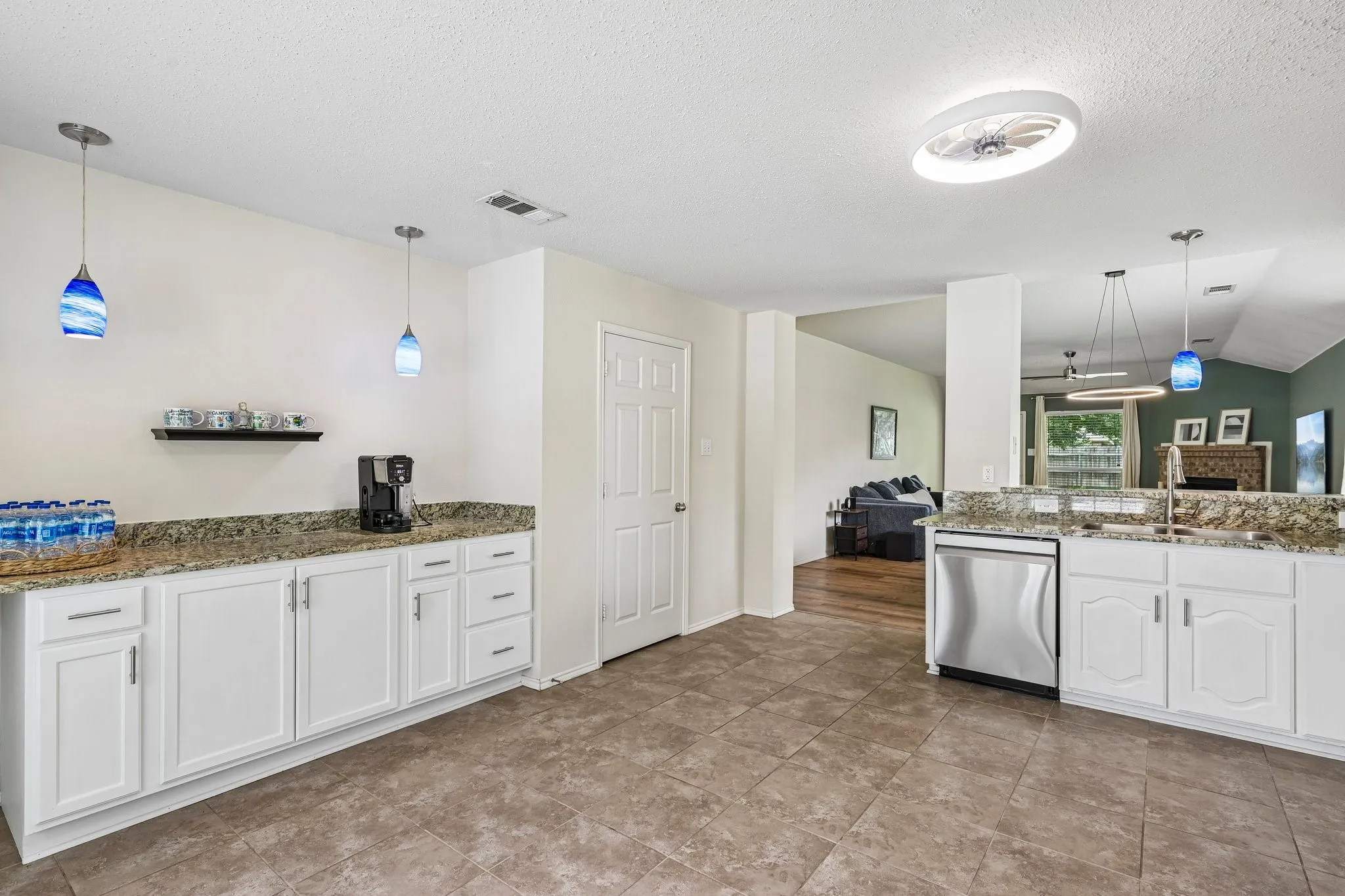 Single Family Residence For Sale in Kaufman County , 1421 Vista Ridge Drive, Forney, Texas 75126, 3 Bedroom, 2 Bathroom, 2 Garage spaces, 1,857 Sqft, built in 2005, mls#21406343, Real Estate Agent in Forney, Homes For Sale in Kaufman county, Homes For Sale in Forney, Realtor in Forney Texas, Real Estate Brokerage Independent Realty Texas, Luminita Cordes Realtor