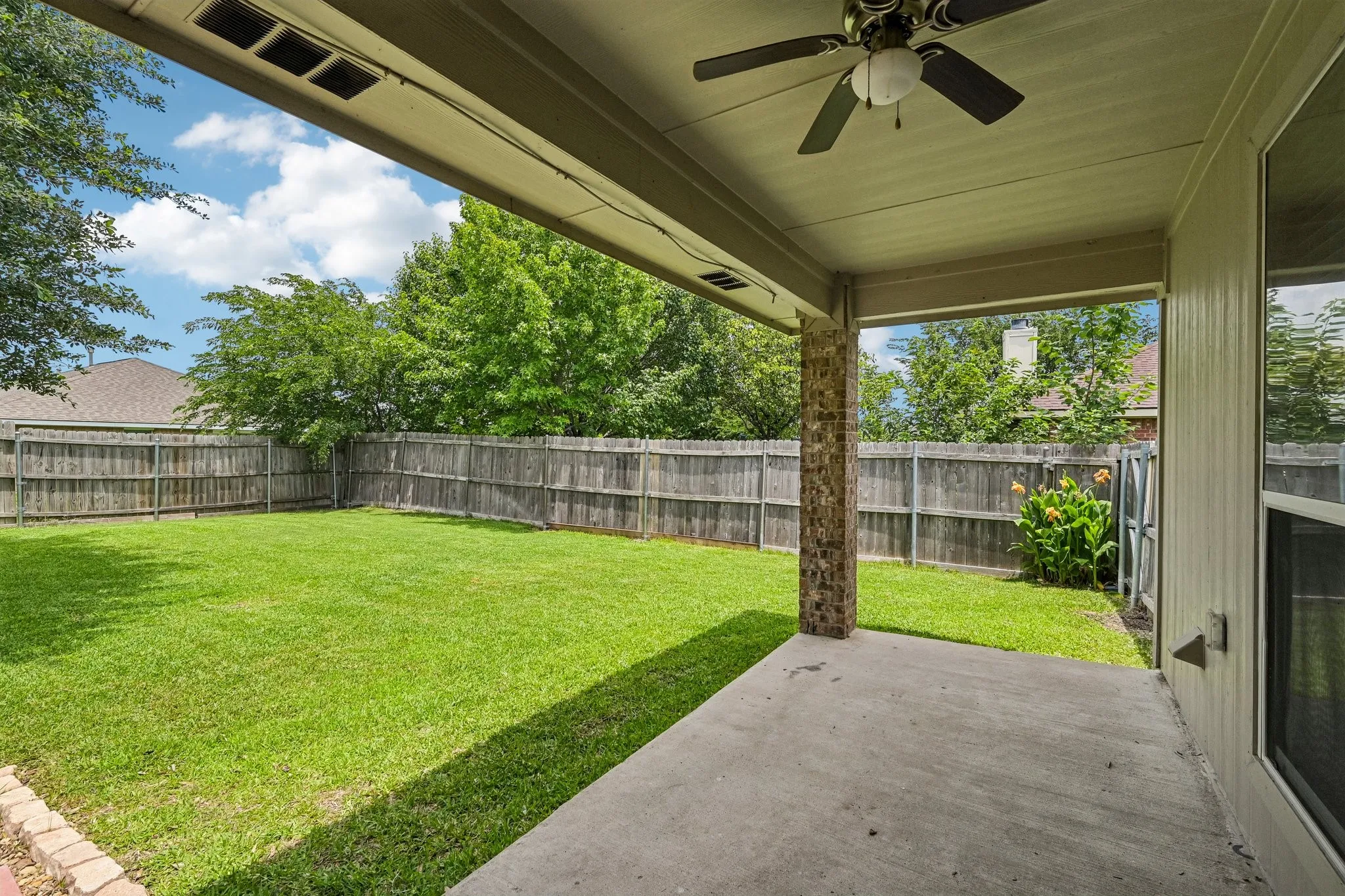 Single Family Residence For Sale in Kaufman County , 1421 Vista Ridge Drive, Forney, Texas 75126, 3 Bedroom, 2 Bathroom, 2 Garage spaces, 1,857 Sqft, built in 2005, mls#21406343, Real Estate Agent in Forney, Homes For Sale in Kaufman county, Homes For Sale in Forney, Realtor in Forney Texas, Real Estate Brokerage Independent Realty Texas, Luminita Cordes Realtor