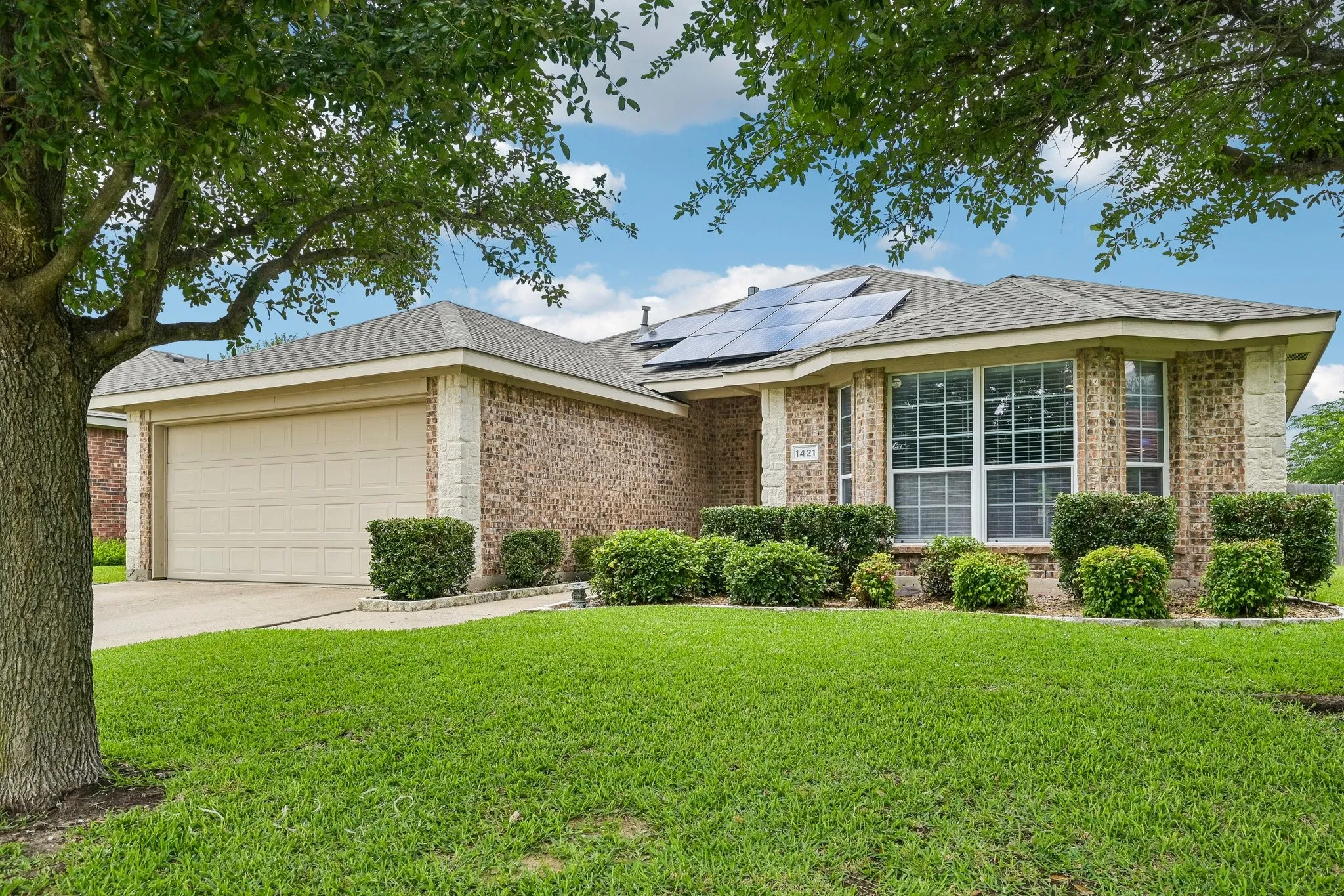 Single Family Residence For Sale in Kaufman County , 1421 Vista Ridge Drive, Forney, Texas 75126, 3 Bedroom, 2 Bathroom, 2 Garage spaces, 1,857 Sqft, built in 2005, mls#21406343, Real Estate Agent in Forney, Homes For Sale in Kaufman county, Homes For Sale in Forney, Realtor in Forney Texas, Real Estate Brokerage Independent Realty Texas, Luminita Cordes Realtor
