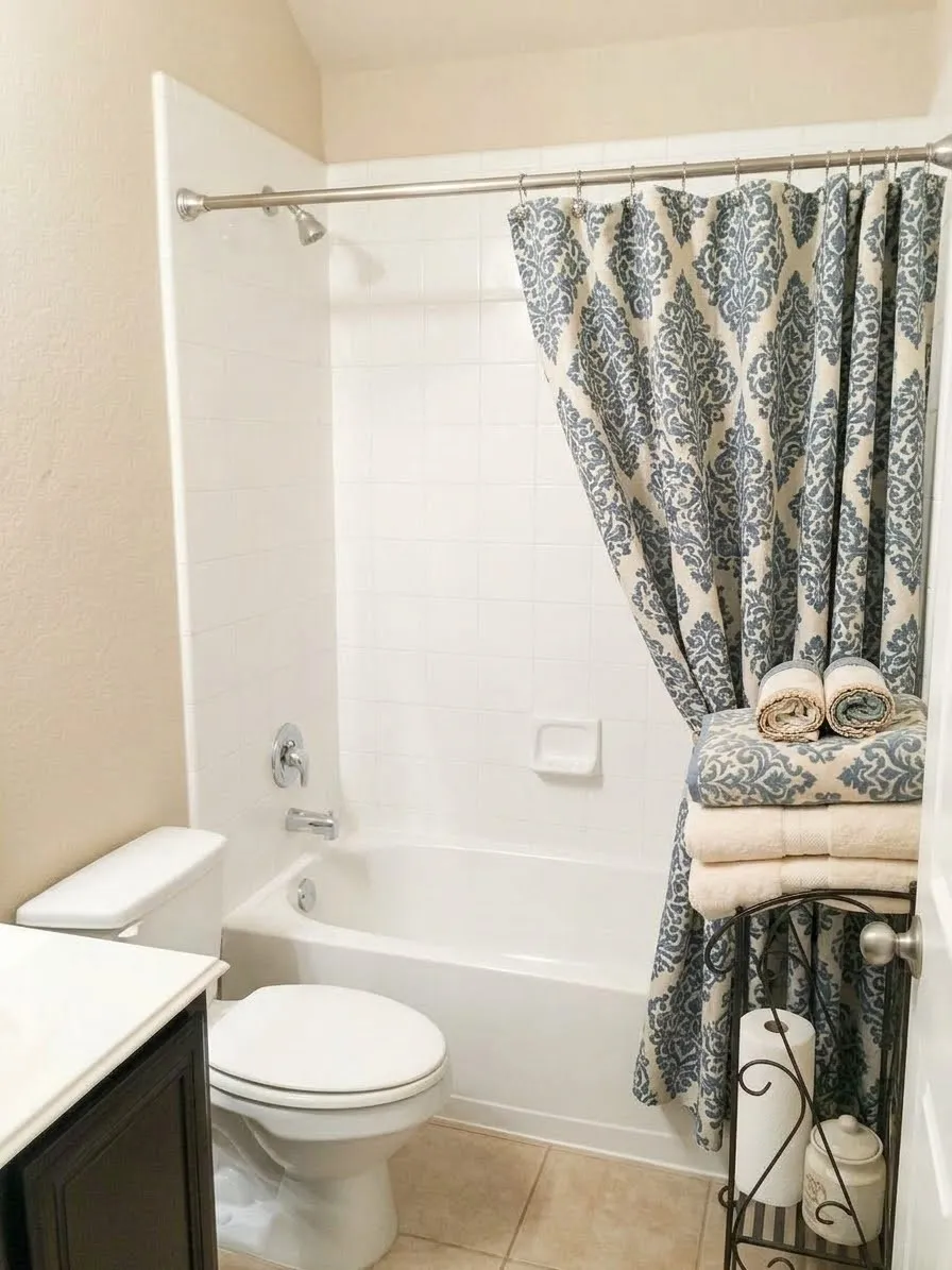 Secondary bathroom.
