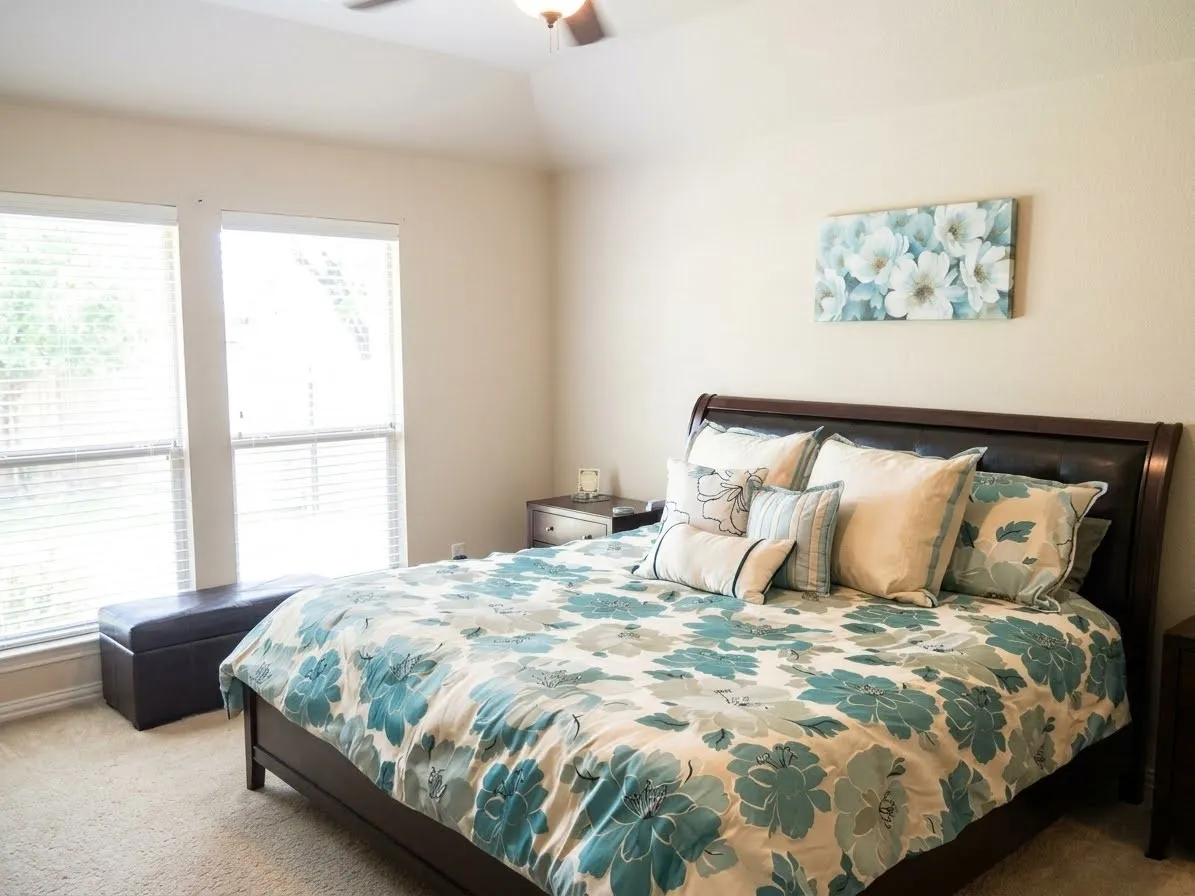 Spacious primary bedroom.