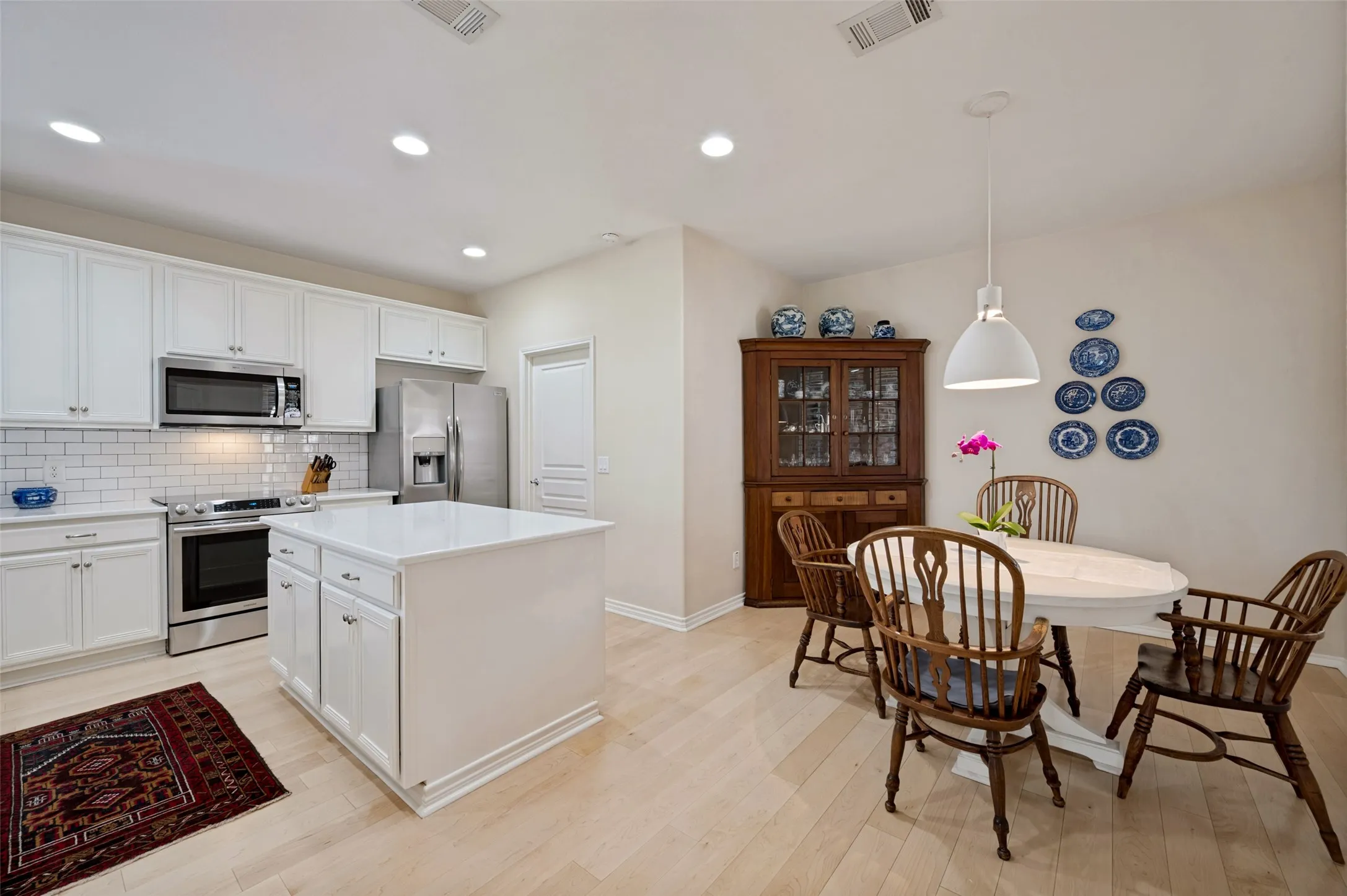 Single Family Residence For Sale in Denton County , 6040 Eagle Point Lane, Frisco, Texas 75036, 2 Bedroom, 2 Bathroom, 2 Garage spaces, 1,786 Sqft, built in 2010, mls#21406193, Real Estate Agent in Frisco, Homes For Sale in Denton county, Homes For Sale in Frisco, Realtor in Frisco Texas, Real Estate Brokerage Independent Realty Texas, Luminita Cordes Realtor
