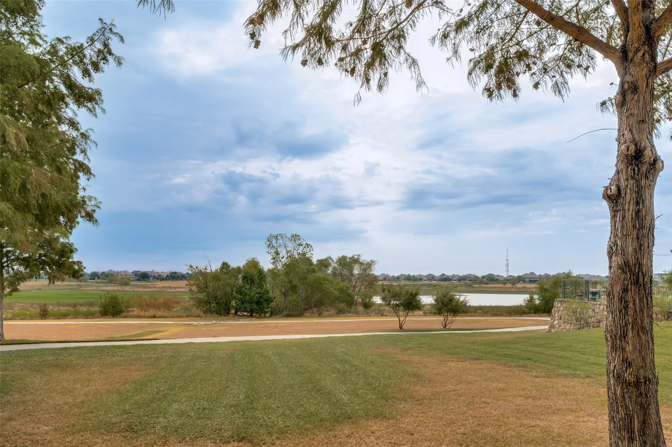 Single Family Residence For Sale in Denton County , 6040 Eagle Point Lane, Frisco, Texas 75036, 2 Bedroom, 2 Bathroom, 2 Garage spaces, 1,786 Sqft, built in 2010, mls#21406193, Real Estate Agent in Frisco, Homes For Sale in Denton county, Homes For Sale in Frisco, Realtor in Frisco Texas, Real Estate Brokerage Independent Realty Texas, Luminita Cordes Realtor