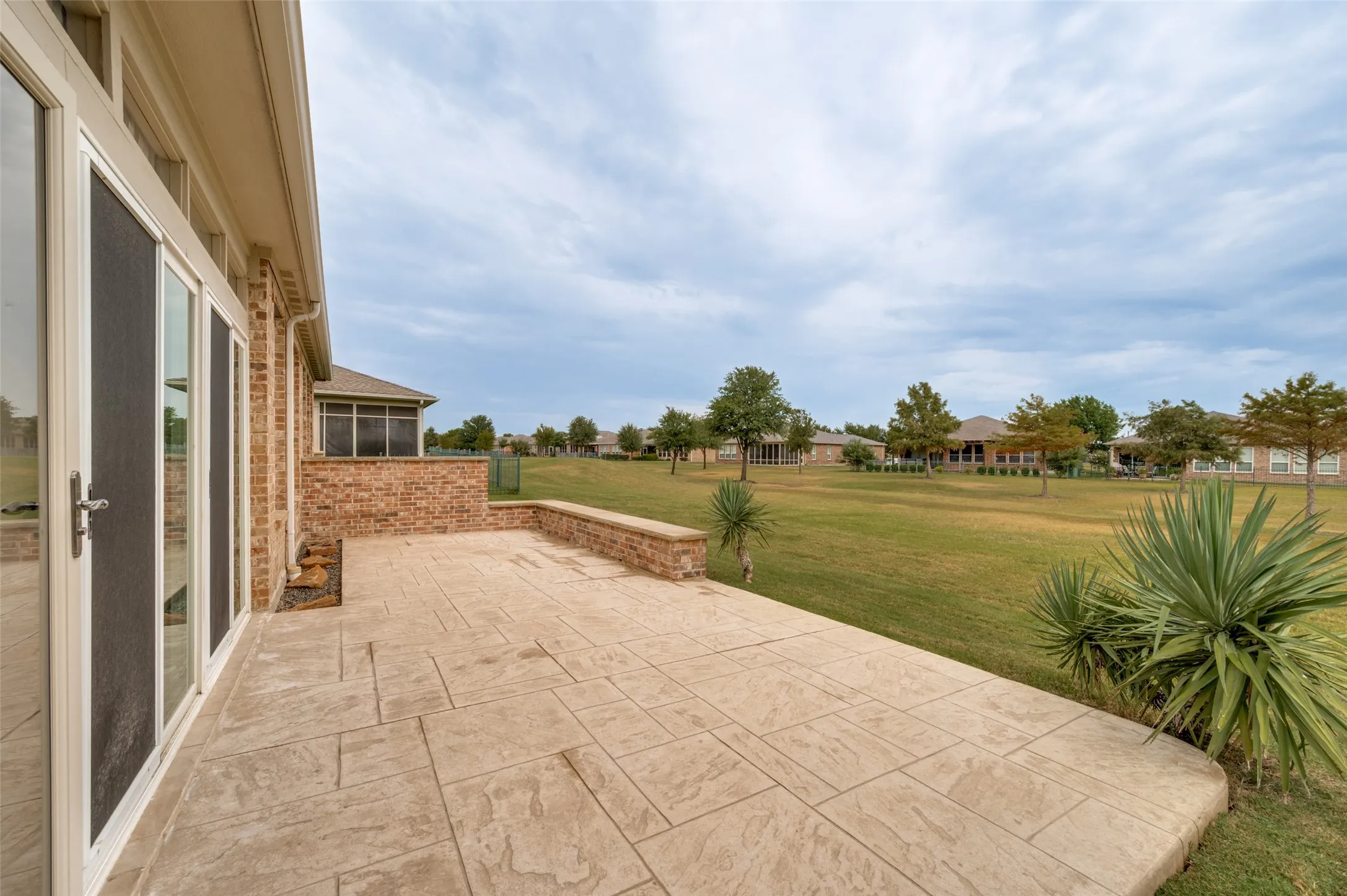 Single Family Residence For Sale in Denton County , 6040 Eagle Point Lane, Frisco, Texas 75036, 2 Bedroom, 2 Bathroom, 2 Garage spaces, 1,786 Sqft, built in 2010, mls#21406193, Real Estate Agent in Frisco, Homes For Sale in Denton county, Homes For Sale in Frisco, Realtor in Frisco Texas, Real Estate Brokerage Independent Realty Texas, Luminita Cordes Realtor
