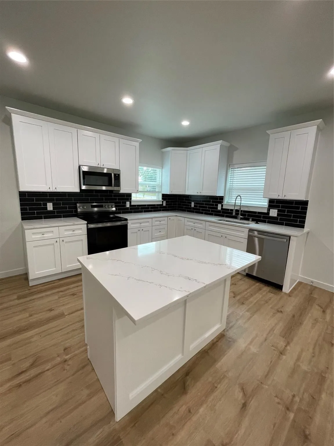 Single Family Residence For Rent in Grayson County , 524 W Florence Street, Denison, Texas 75020, 3 Bedroom, 2 Bathroom, 1 Garage spaces, 1,218 Sqft, built in 2024, mls#21406347, Real Estate Agent in Denison, Homes For Rent in Grayson county, Homes For Rent in Denison, Realtor in Denison Texas, Real Estate Brokerage Independent Realty Texas, Luminita Cordes Realtor