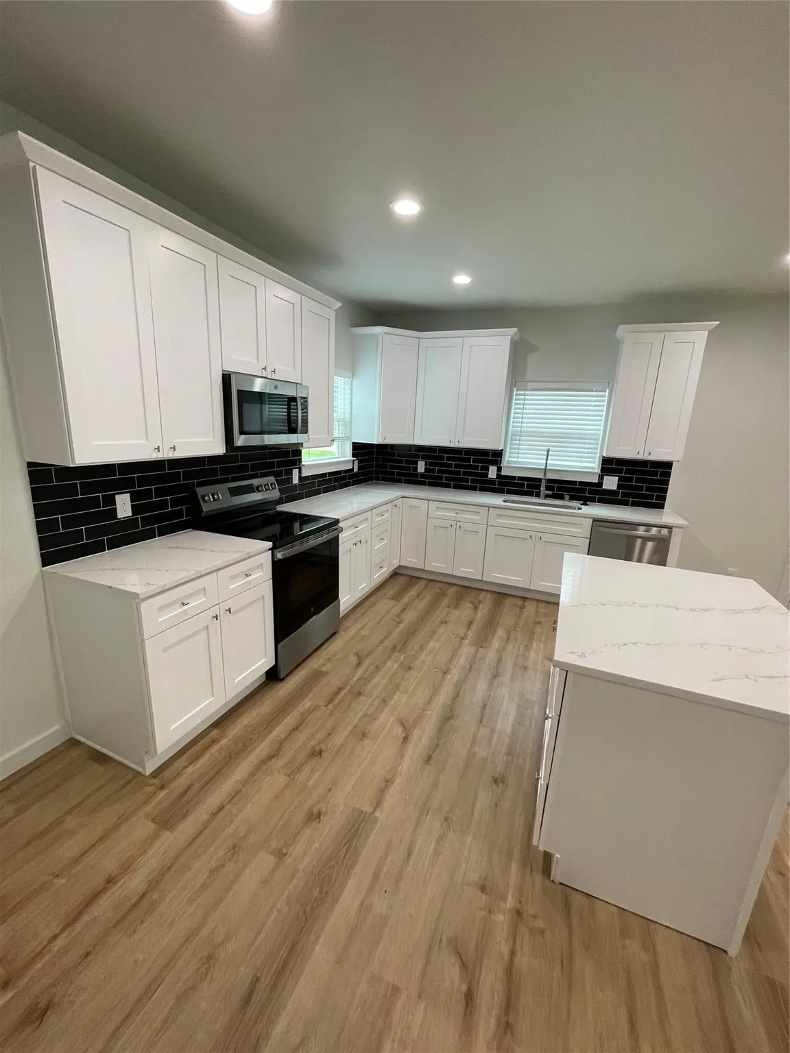 Single Family Residence For Rent in Grayson County , 524 W Florence Street, Denison, Texas 75020, 3 Bedroom, 2 Bathroom, 1 Garage spaces, 1,218 Sqft, built in 2024, mls#21406347, Real Estate Agent in Denison, Homes For Rent in Grayson county, Homes For Rent in Denison, Realtor in Denison Texas, Real Estate Brokerage Independent Realty Texas, Luminita Cordes Realtor