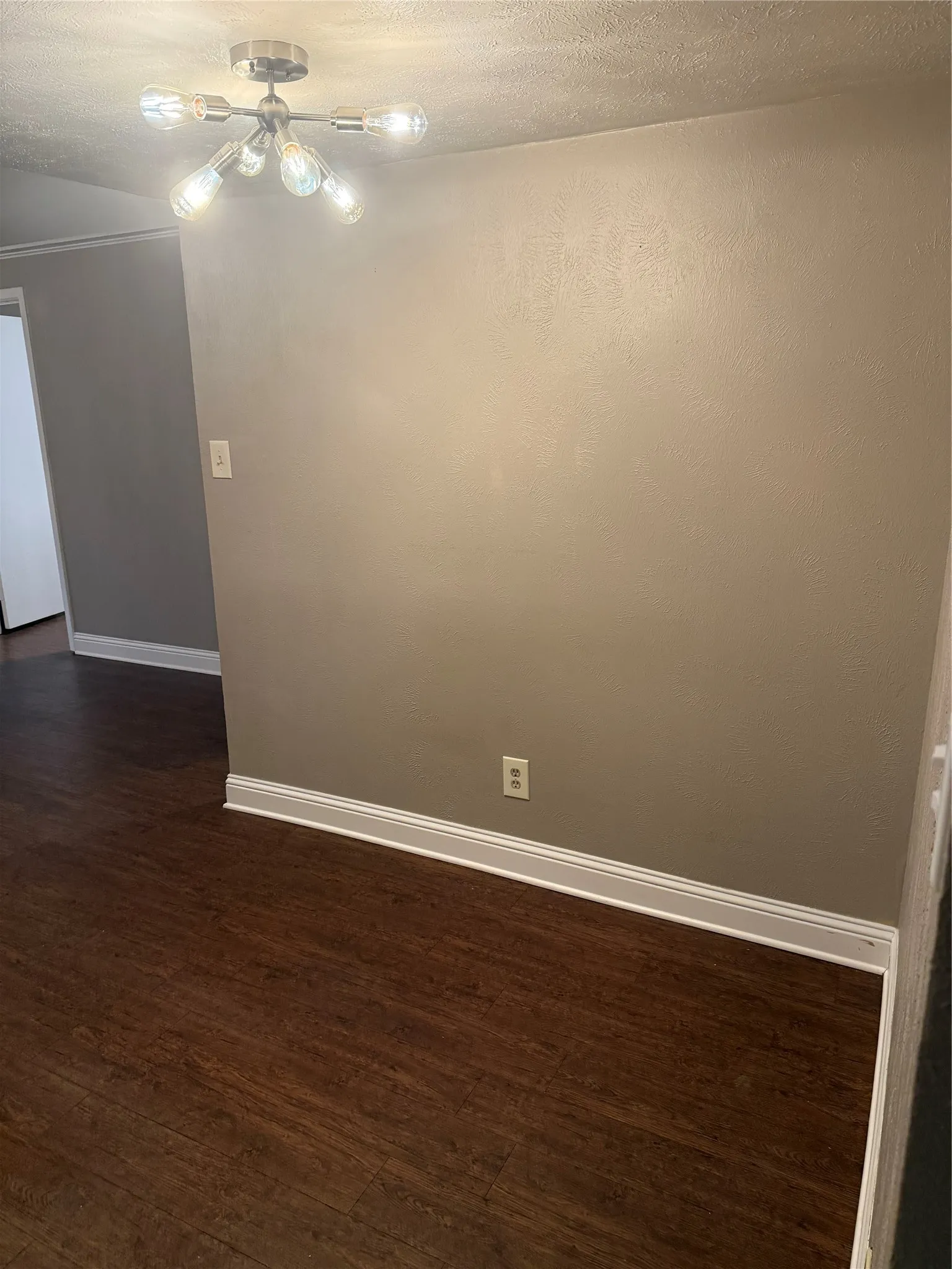 Single Family Residence For Rent in Dallas County , 306 Timberleaf Drive, Grand Prairie, Texas 75052, 3 Bedroom, 2 Bathroom, 2 Garage spaces, 1,988 Sqft, built in 1982, mls#21404276, Real Estate Agent in Grand Prairie, Homes For Rent in Dallas county, Homes For Rent in Grand Prairie, Realtor in Grand Prairie Texas, Real Estate Brokerage Independent Realty Texas, Luminita Cordes Realtor