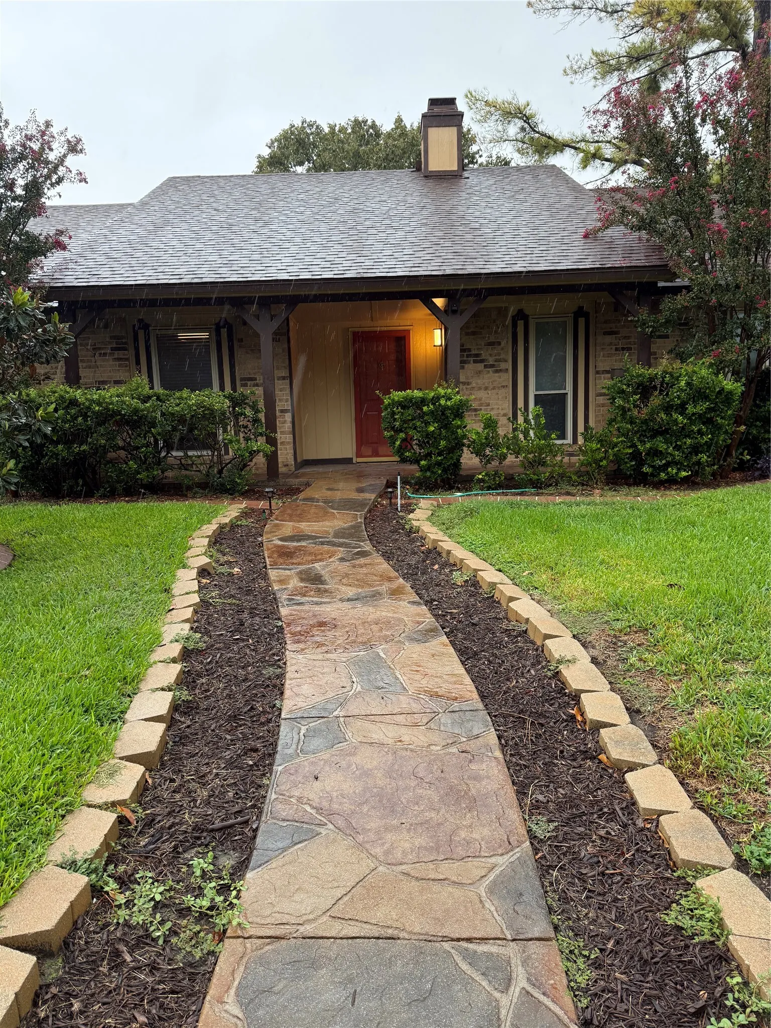 Single Family Residence For Rent in Dallas County , 306 Timberleaf Drive, Grand Prairie, Texas 75052, 3 Bedroom, 2 Bathroom, 2 Garage spaces, 1,988 Sqft, built in 1982, mls#21404276, Real Estate Agent in Grand Prairie, Homes For Rent in Dallas county, Homes For Rent in Grand Prairie, Realtor in Grand Prairie Texas, Real Estate Brokerage Independent Realty Texas, Luminita Cordes Realtor