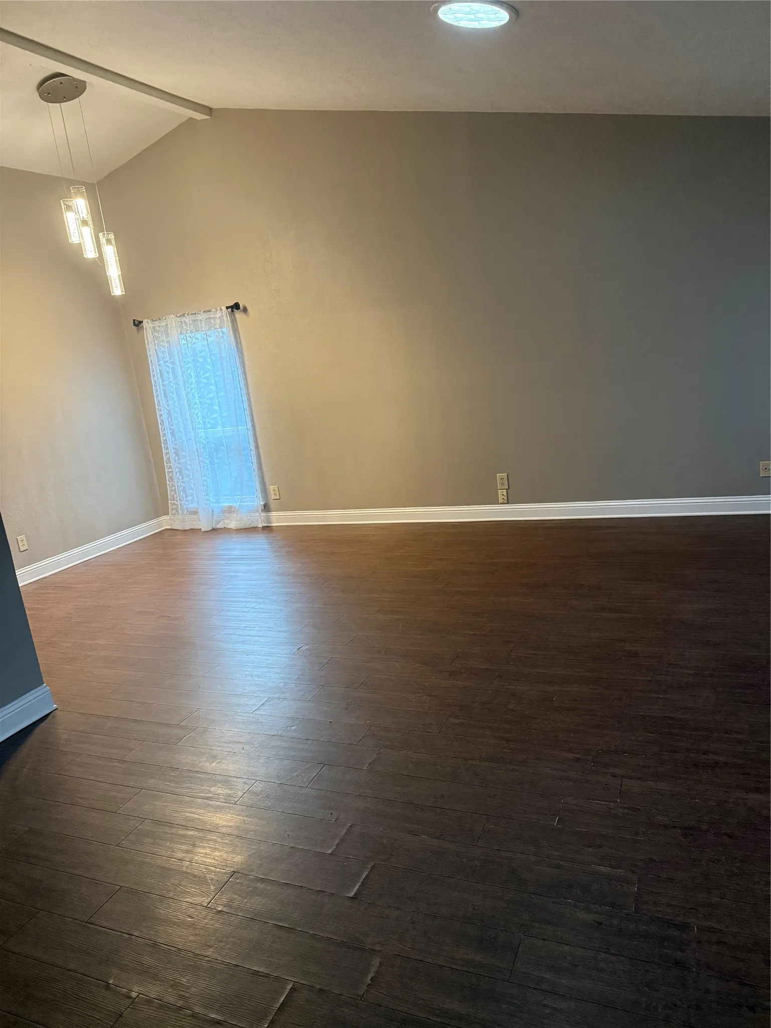 Single Family Residence For Rent in Dallas County , 306 Timberleaf Drive, Grand Prairie, Texas 75052, 3 Bedroom, 2 Bathroom, 2 Garage spaces, 1,988 Sqft, built in 1982, mls#21404276, Real Estate Agent in Grand Prairie, Homes For Rent in Dallas county, Homes For Rent in Grand Prairie, Realtor in Grand Prairie Texas, Real Estate Brokerage Independent Realty Texas, Luminita Cordes Realtor