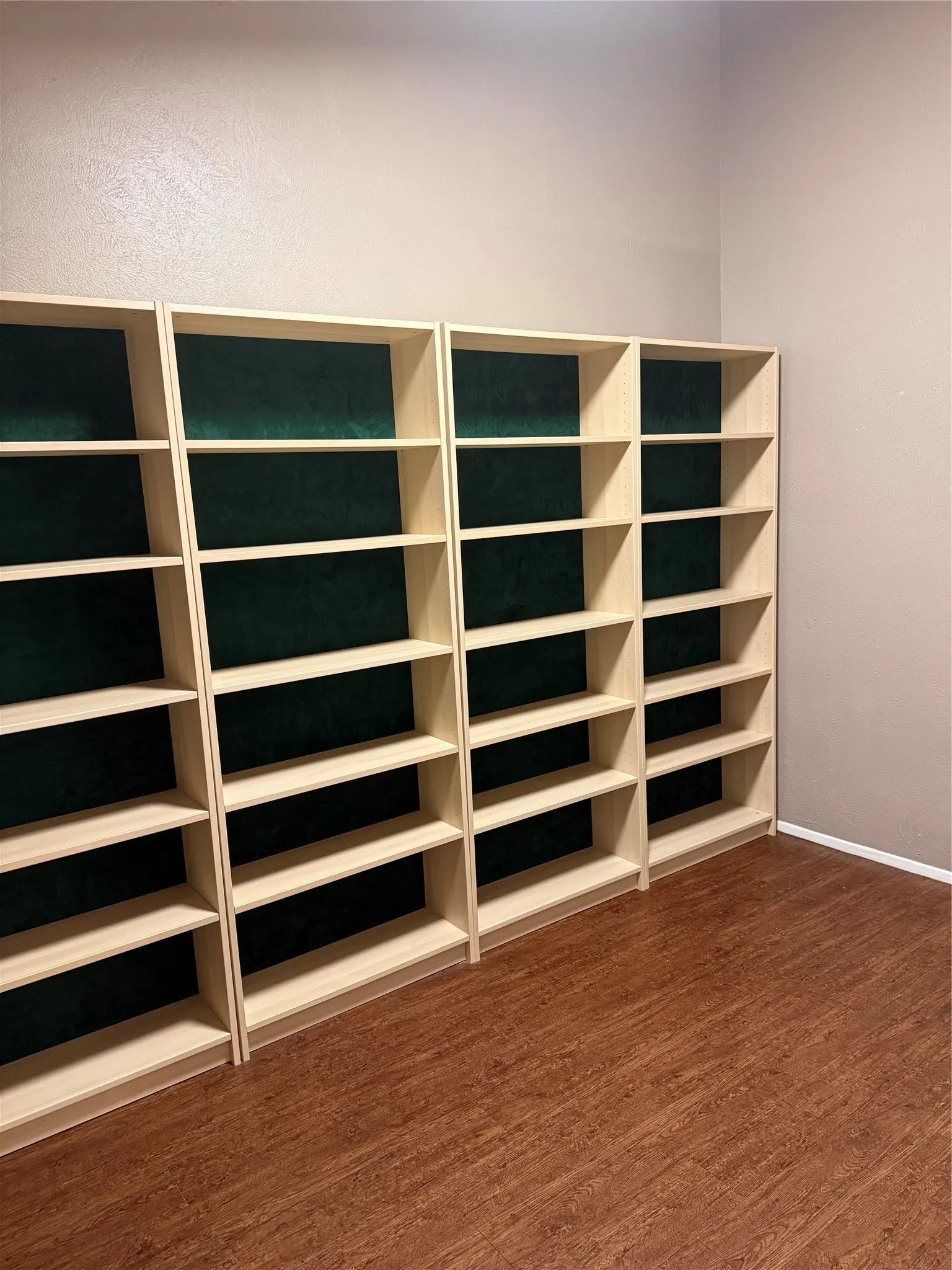 Single Family Residence For Rent in Dallas County , 306 Timberleaf Drive, Grand Prairie, Texas 75052, 3 Bedroom, 2 Bathroom, 2 Garage spaces, 1,988 Sqft, built in 1982, mls#21404276, Real Estate Agent in Grand Prairie, Homes For Rent in Dallas county, Homes For Rent in Grand Prairie, Realtor in Grand Prairie Texas, Real Estate Brokerage Independent Realty Texas, Luminita Cordes Realtor