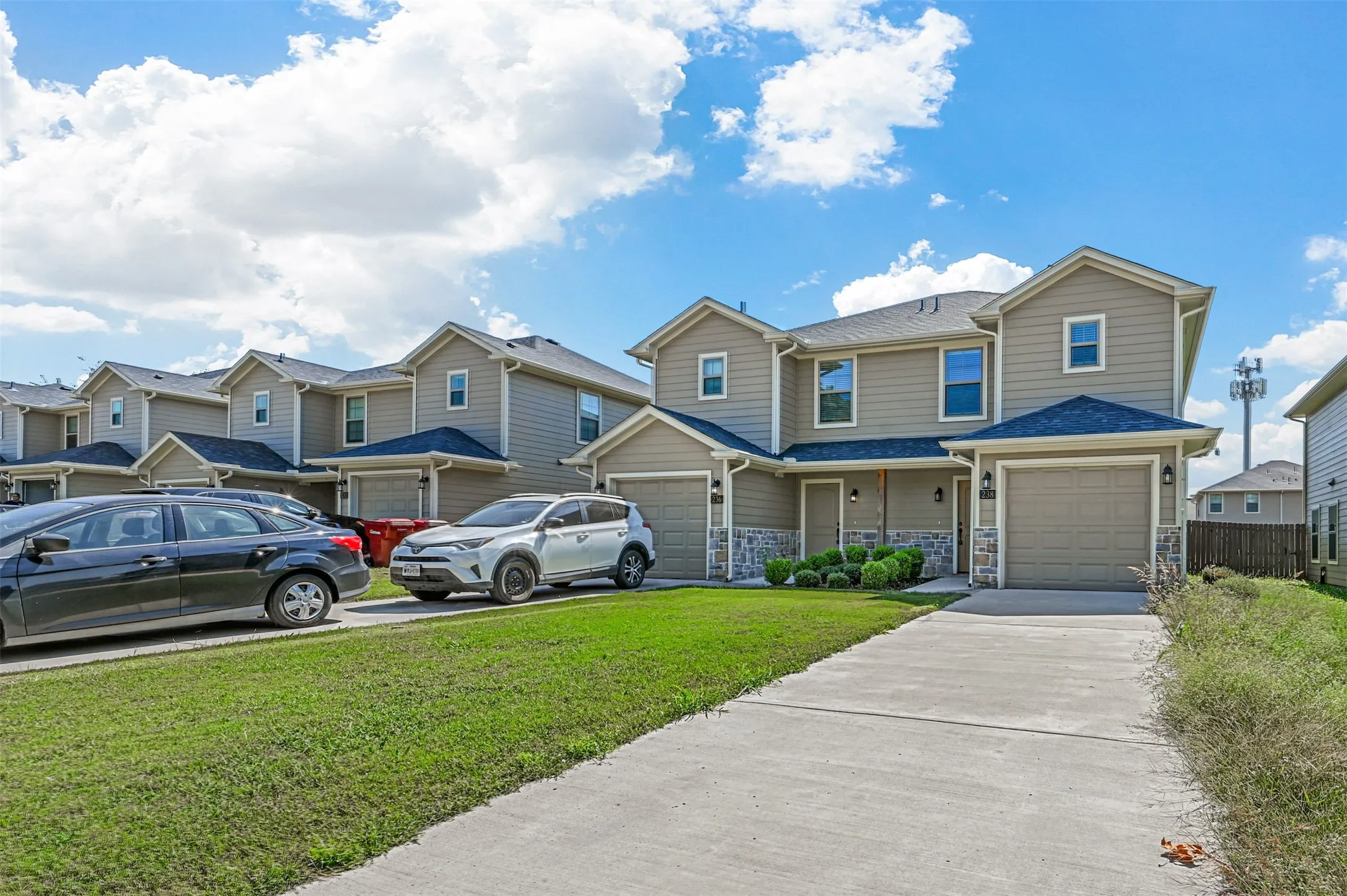 Duplex For Rent in Grayson County , 236-238 W Lake 236, Sherman, Texas 75090, 3 Bedroom, 3 Bathroom, 1 Garage spaces, 1,268 Sqft, built in 2020, mls#21406352, Real Estate Agent in Sherman, Homes For Rent in Grayson county, Homes For Rent in Sherman, Realtor in Sherman Texas, Real Estate Brokerage Independent Realty Texas, Luminita Cordes Realtor