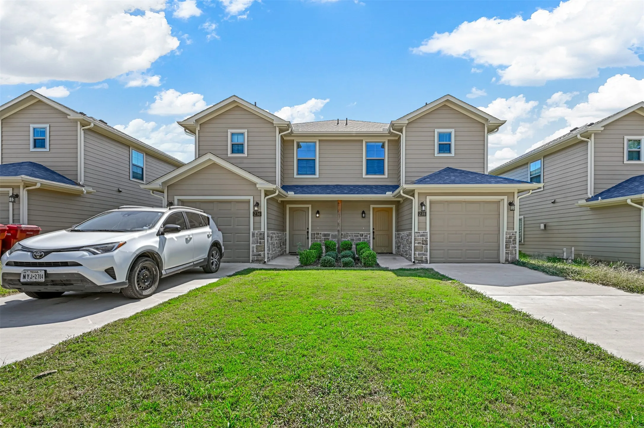 Duplex For Rent in Grayson County , 236-238 W Lake 236, Sherman, Texas 75090, 3 Bedroom, 3 Bathroom, 1 Garage spaces, 1,268 Sqft, built in 2020, mls#21406352, Real Estate Agent in Sherman, Homes For Rent in Grayson county, Homes For Rent in Sherman, Realtor in Sherman Texas, Real Estate Brokerage Independent Realty Texas, Luminita Cordes Realtor