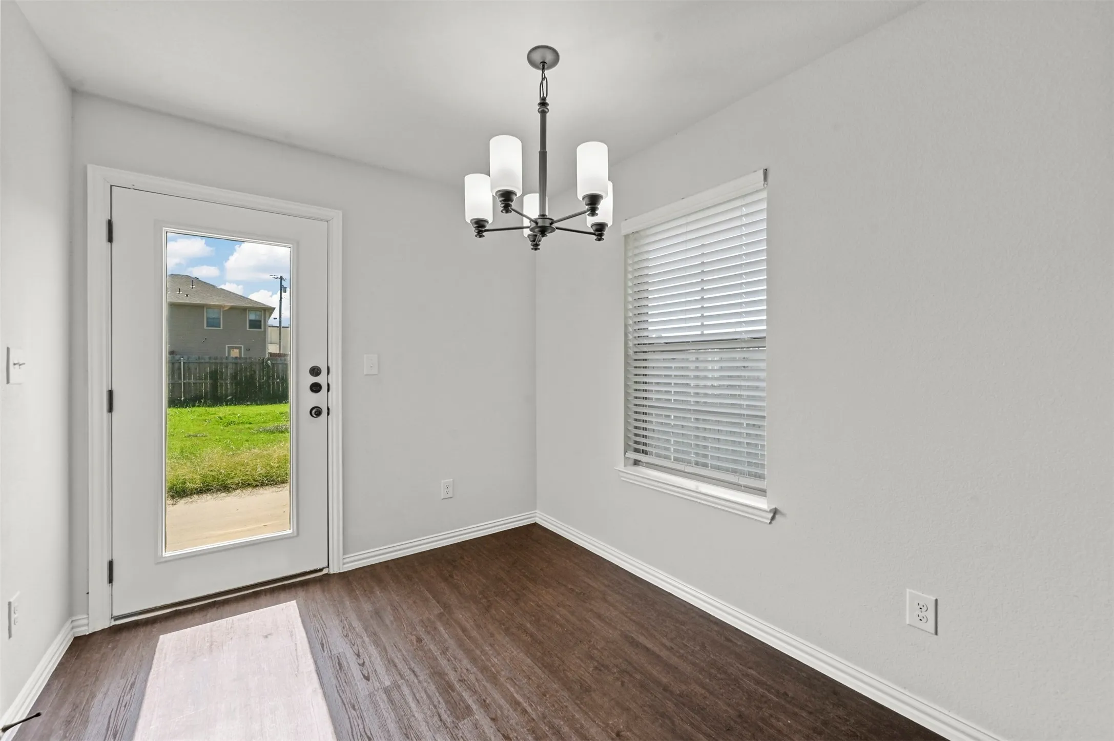 Duplex For Rent in Grayson County , 236-238 W Lake 236, Sherman, Texas 75090, 3 Bedroom, 3 Bathroom, 1 Garage spaces, 1,268 Sqft, built in 2020, mls#21406352, Real Estate Agent in Sherman, Homes For Rent in Grayson county, Homes For Rent in Sherman, Realtor in Sherman Texas, Real Estate Brokerage Independent Realty Texas, Luminita Cordes Realtor