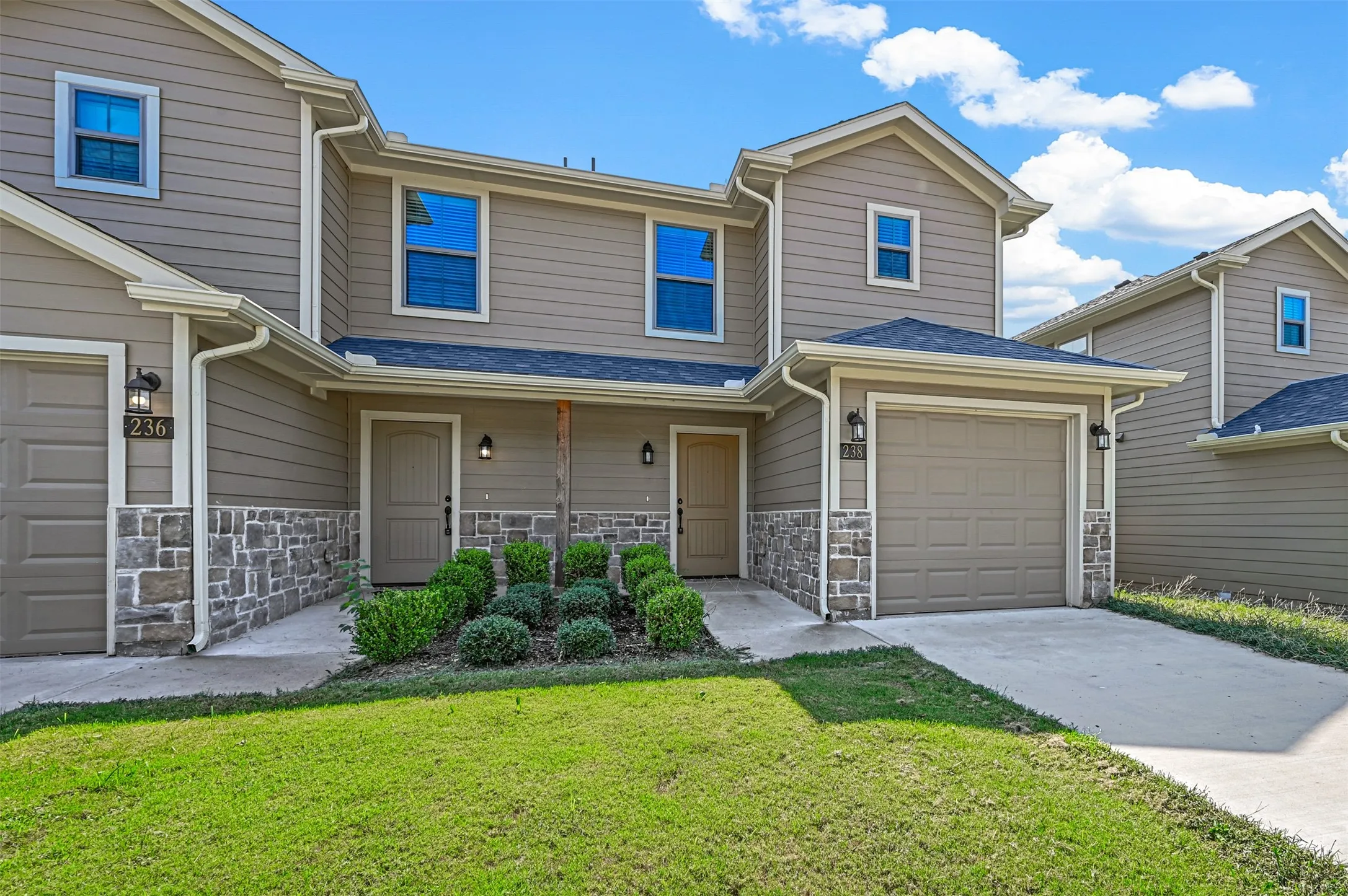Duplex For Rent in Grayson County , 236-238 W Lake 236, Sherman, Texas 75090, 3 Bedroom, 3 Bathroom, 1 Garage spaces, 1,268 Sqft, built in 2020, mls#21406352, Real Estate Agent in Sherman, Homes For Rent in Grayson county, Homes For Rent in Sherman, Realtor in Sherman Texas, Real Estate Brokerage Independent Realty Texas, Luminita Cordes Realtor