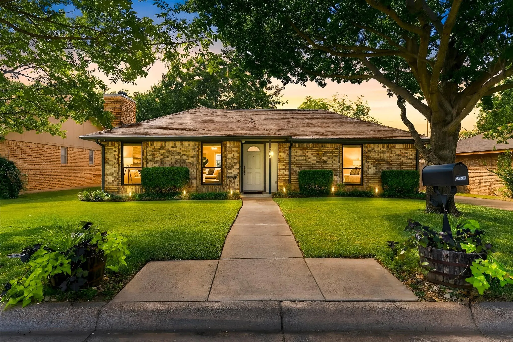 Single Family Residence For Sale in Tarrant County , 4202 Windhurst Drive, Arlington, Texas 76015, 3 Bedroom, 2 Bathroom, 1 Garage spaces, 1,185 Sqft, built in 1983, mls#21406252, Real Estate Agent in Arlington, Homes For Sale in Tarrant county, Homes For Sale in Arlington, Realtor in Arlington Texas, Real Estate Brokerage Independent Realty Texas, Luminita Cordes Realtor