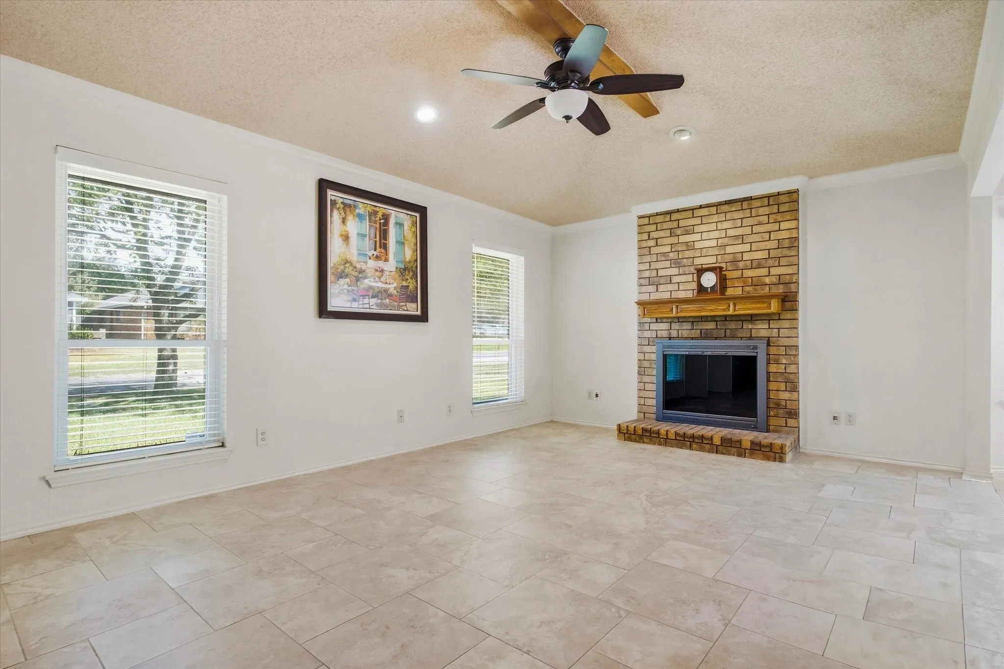 Single Family Residence For Sale in Tarrant County , 4202 Windhurst Drive, Arlington, Texas 76015, 3 Bedroom, 2 Bathroom, 1 Garage spaces, 1,185 Sqft, built in 1983, mls#21406252, Real Estate Agent in Arlington, Homes For Sale in Tarrant county, Homes For Sale in Arlington, Realtor in Arlington Texas, Real Estate Brokerage Independent Realty Texas, Luminita Cordes Realtor