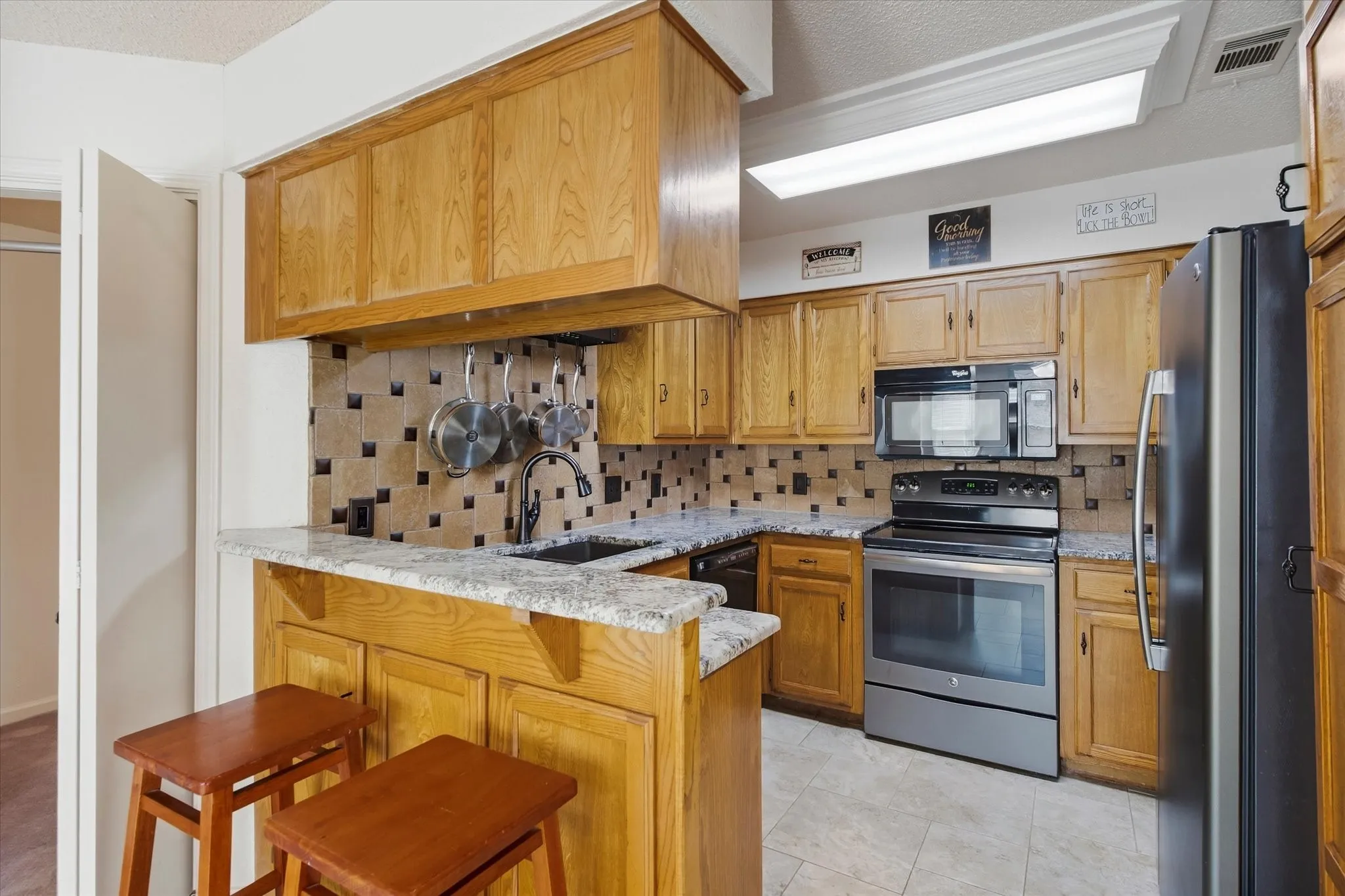 Single Family Residence For Sale in Tarrant County , 4202 Windhurst Drive, Arlington, Texas 76015, 3 Bedroom, 2 Bathroom, 1 Garage spaces, 1,185 Sqft, built in 1983, mls#21406252, Real Estate Agent in Arlington, Homes For Sale in Tarrant county, Homes For Sale in Arlington, Realtor in Arlington Texas, Real Estate Brokerage Independent Realty Texas, Luminita Cordes Realtor