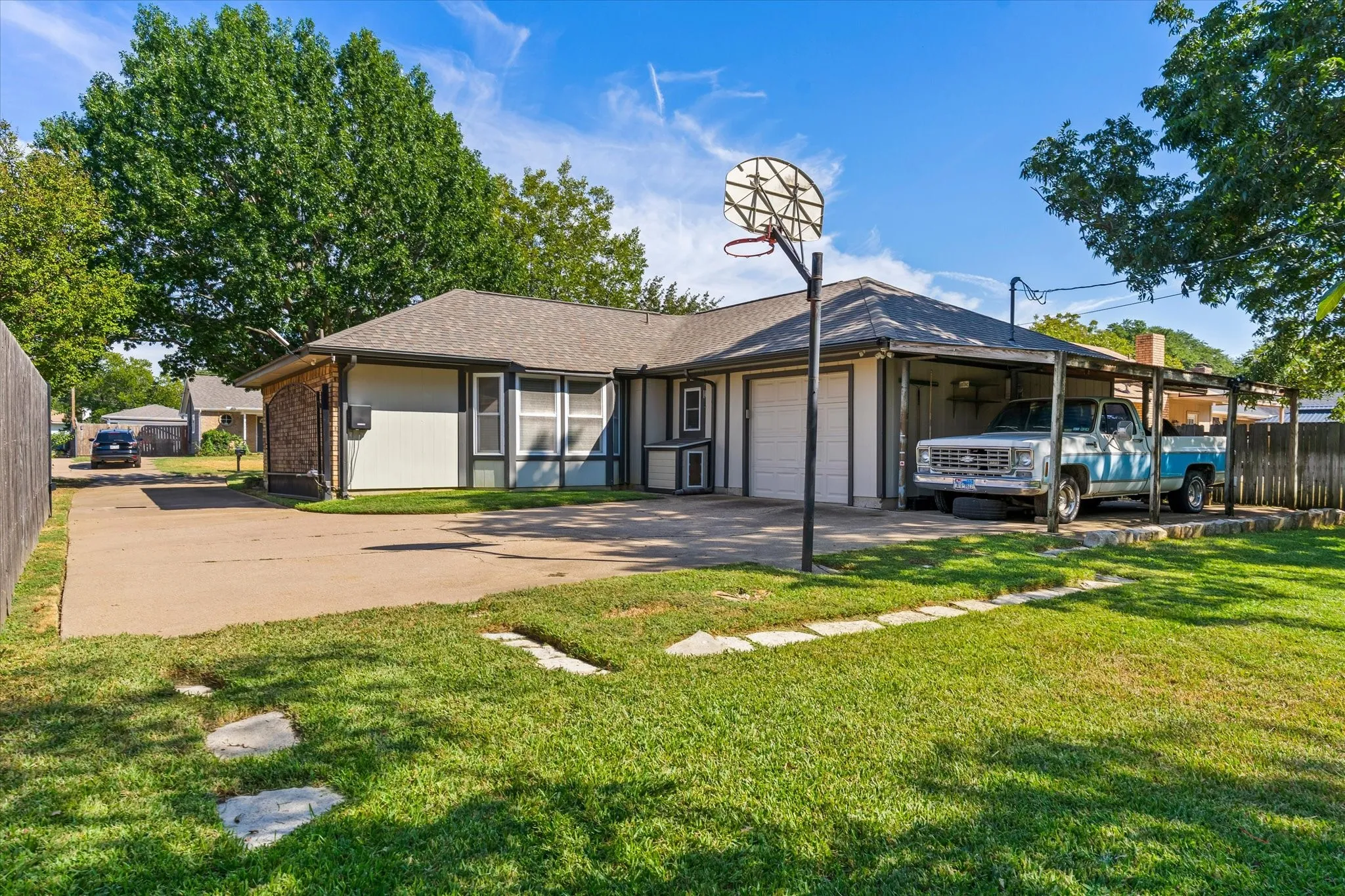 Single Family Residence For Sale in Tarrant County , 4202 Windhurst Drive, Arlington, Texas 76015, 3 Bedroom, 2 Bathroom, 1 Garage spaces, 1,185 Sqft, built in 1983, mls#21406252, Real Estate Agent in Arlington, Homes For Sale in Tarrant county, Homes For Sale in Arlington, Realtor in Arlington Texas, Real Estate Brokerage Independent Realty Texas, Luminita Cordes Realtor